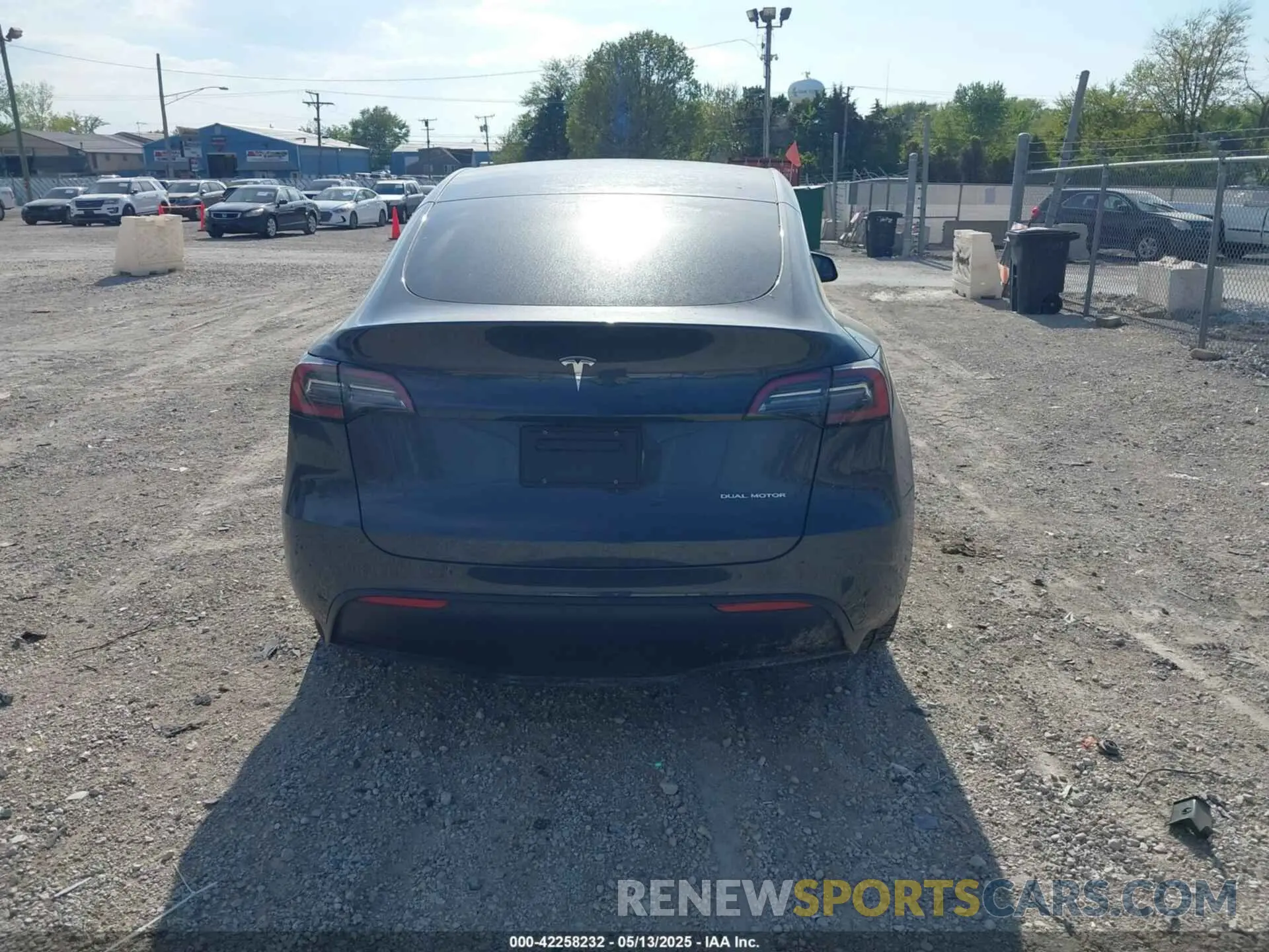 16 Photograph of a damaged car 7SAYGDEE2RF992489 TESLA MODEL Y 2024