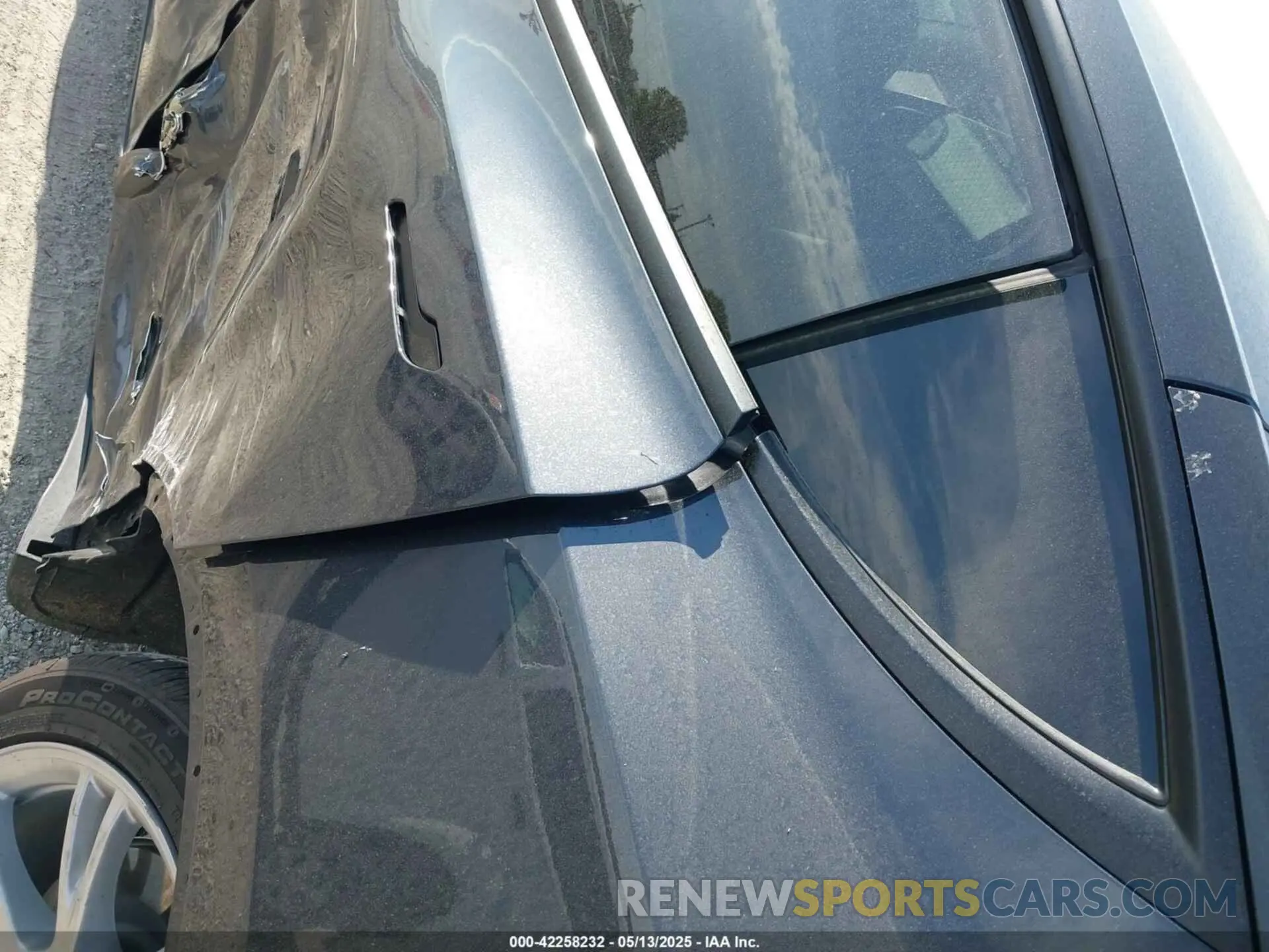 21 Photograph of a damaged car 7SAYGDEE2RF992489 TESLA MODEL Y 2024