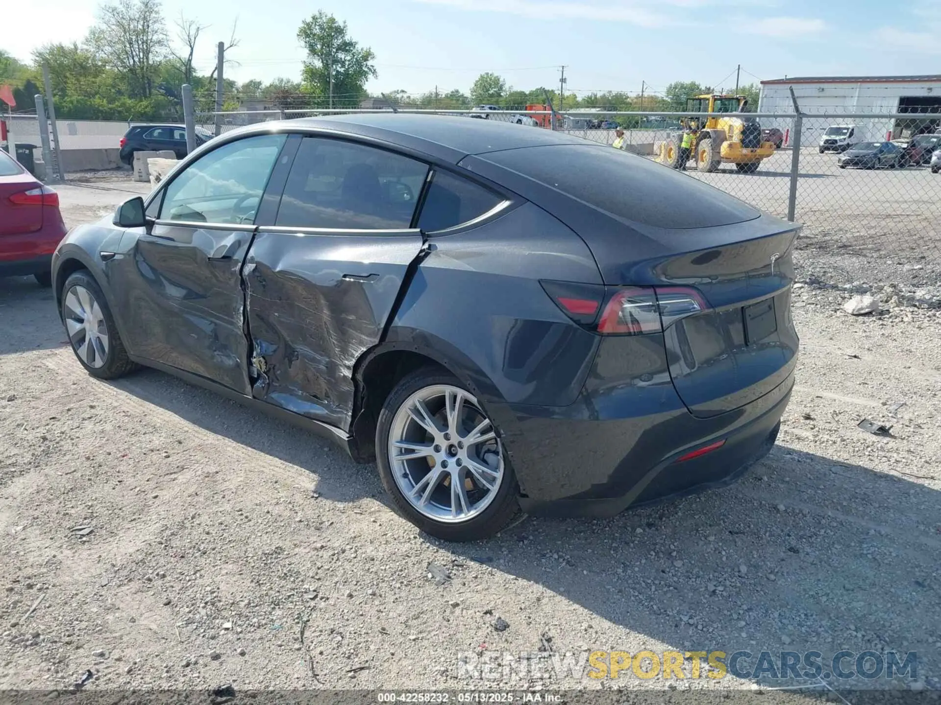 3 Photograph of a damaged car 7SAYGDEE2RF992489 TESLA MODEL Y 2024