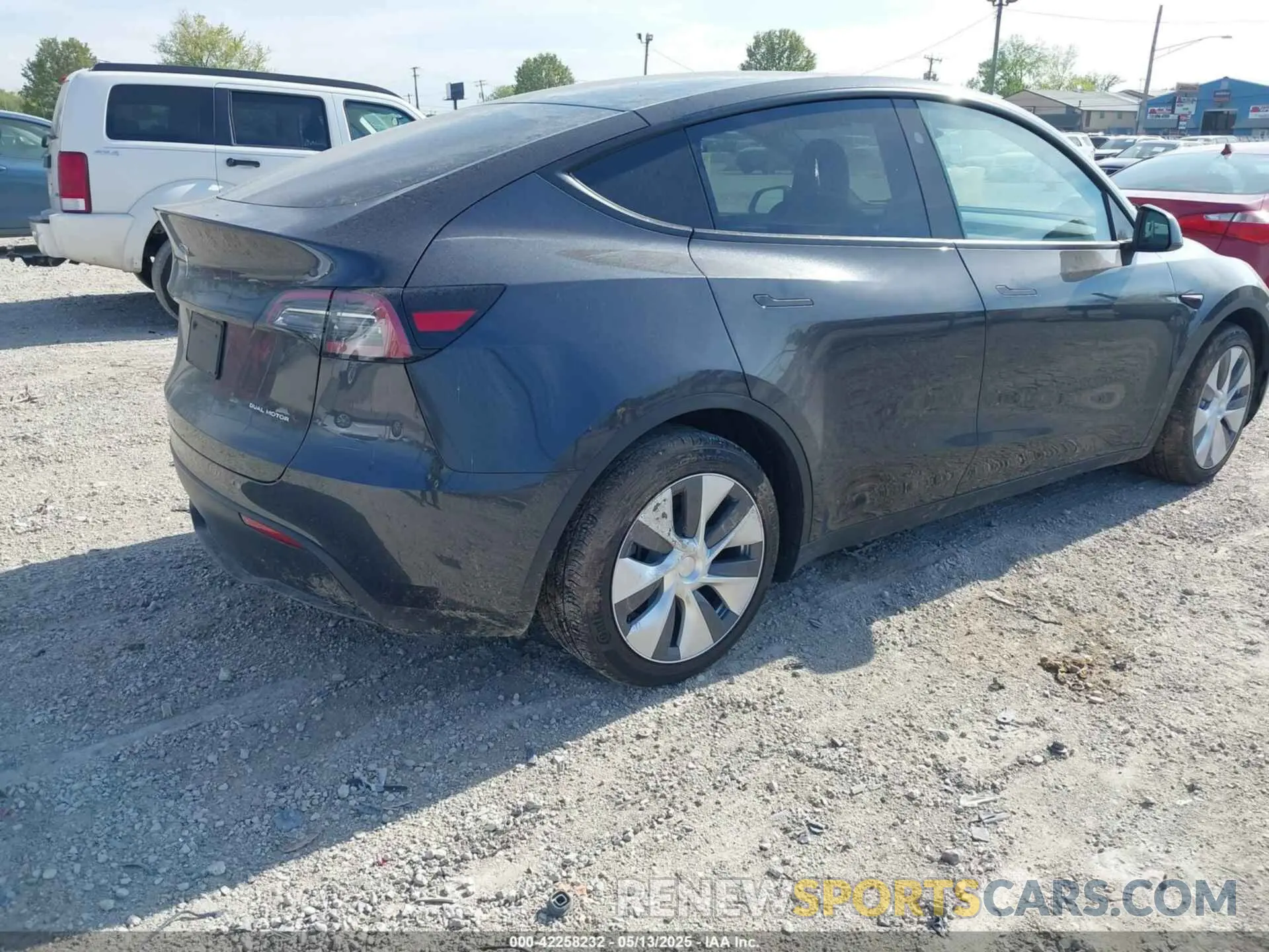 4 Photograph of a damaged car 7SAYGDEE2RF992489 TESLA MODEL Y 2024