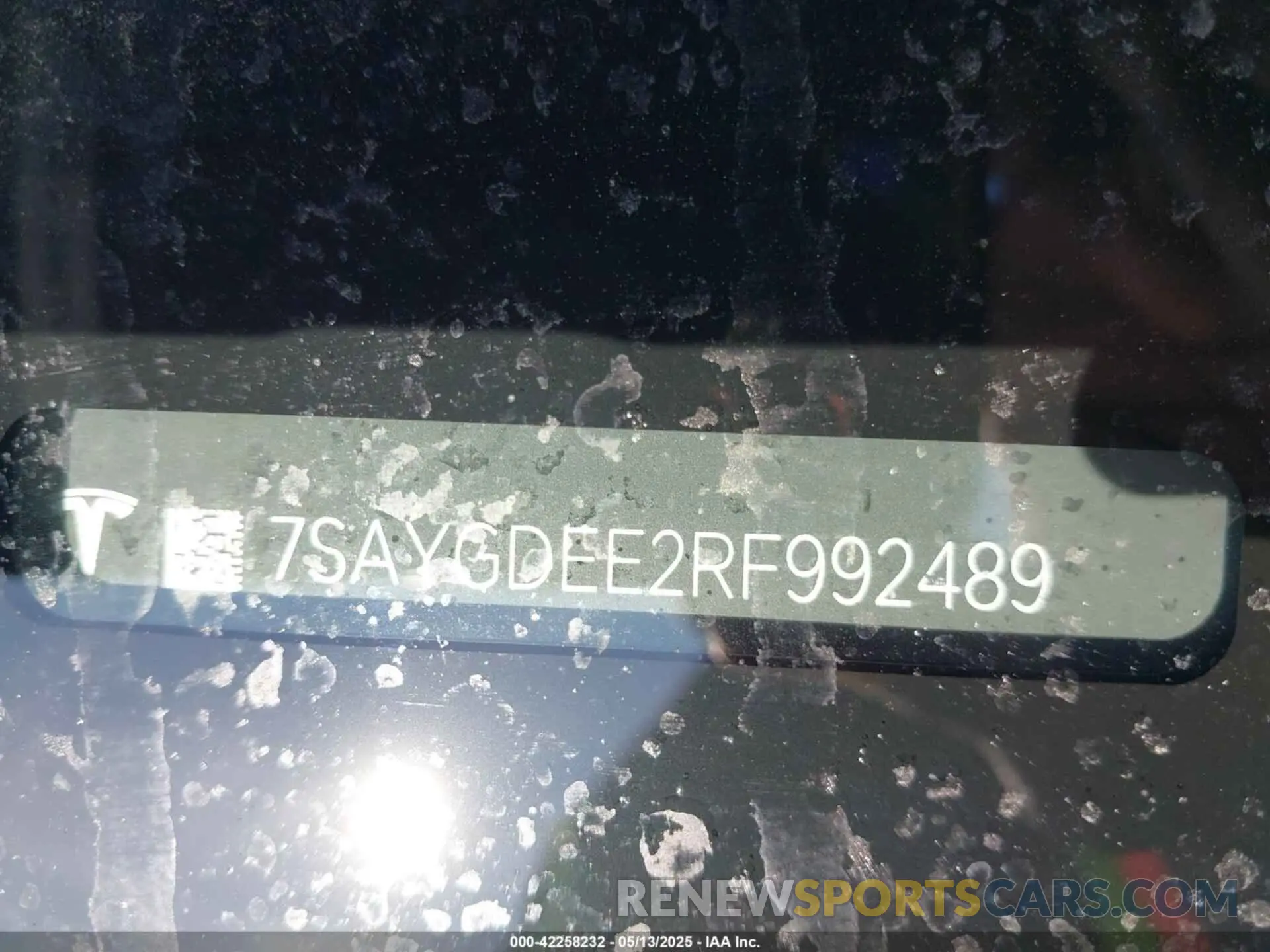 9 Photograph of a damaged car 7SAYGDEE2RF992489 TESLA MODEL Y 2024