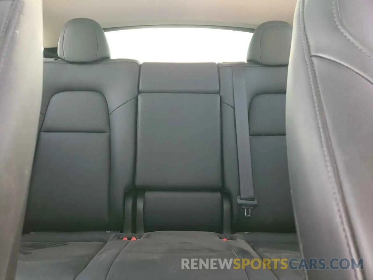 10 Photograph of a damaged car 7SAYGDEE3RA214702 TESLA MODEL Y 2024