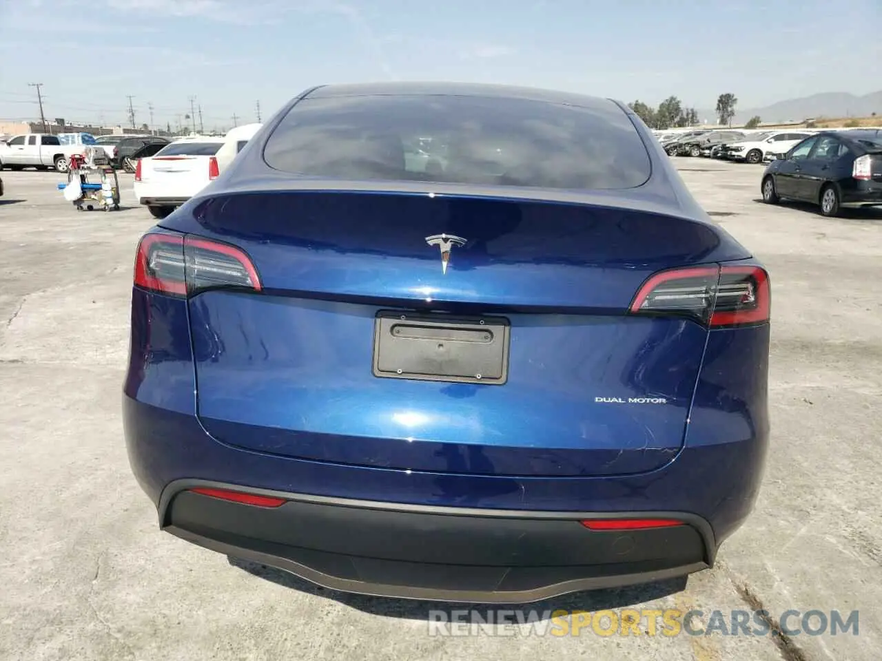 6 Photograph of a damaged car 7SAYGDEE3RA214702 TESLA MODEL Y 2024