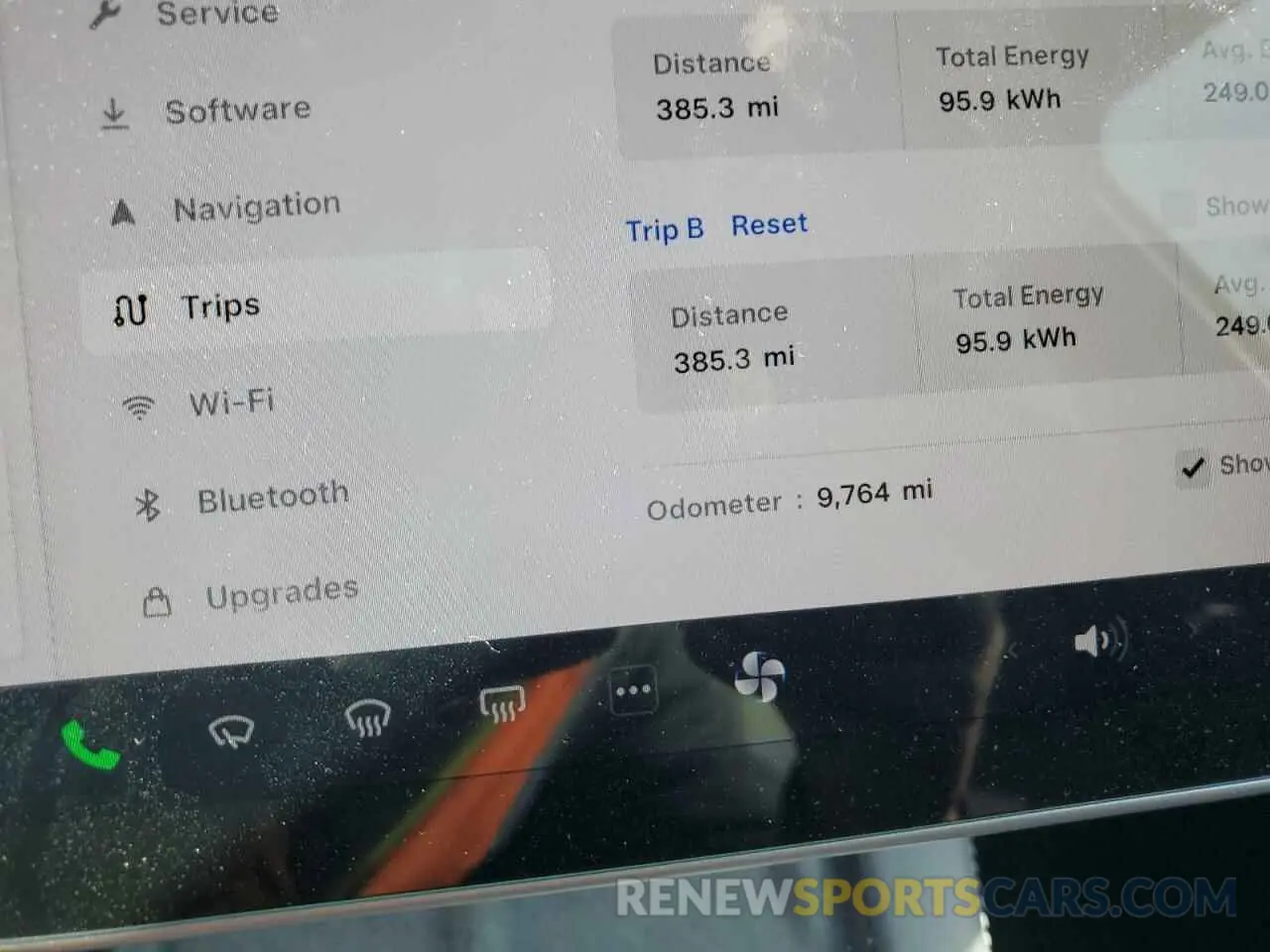 9 Photograph of a damaged car 7SAYGDEE3RA217776 TESLA MODEL Y 2024