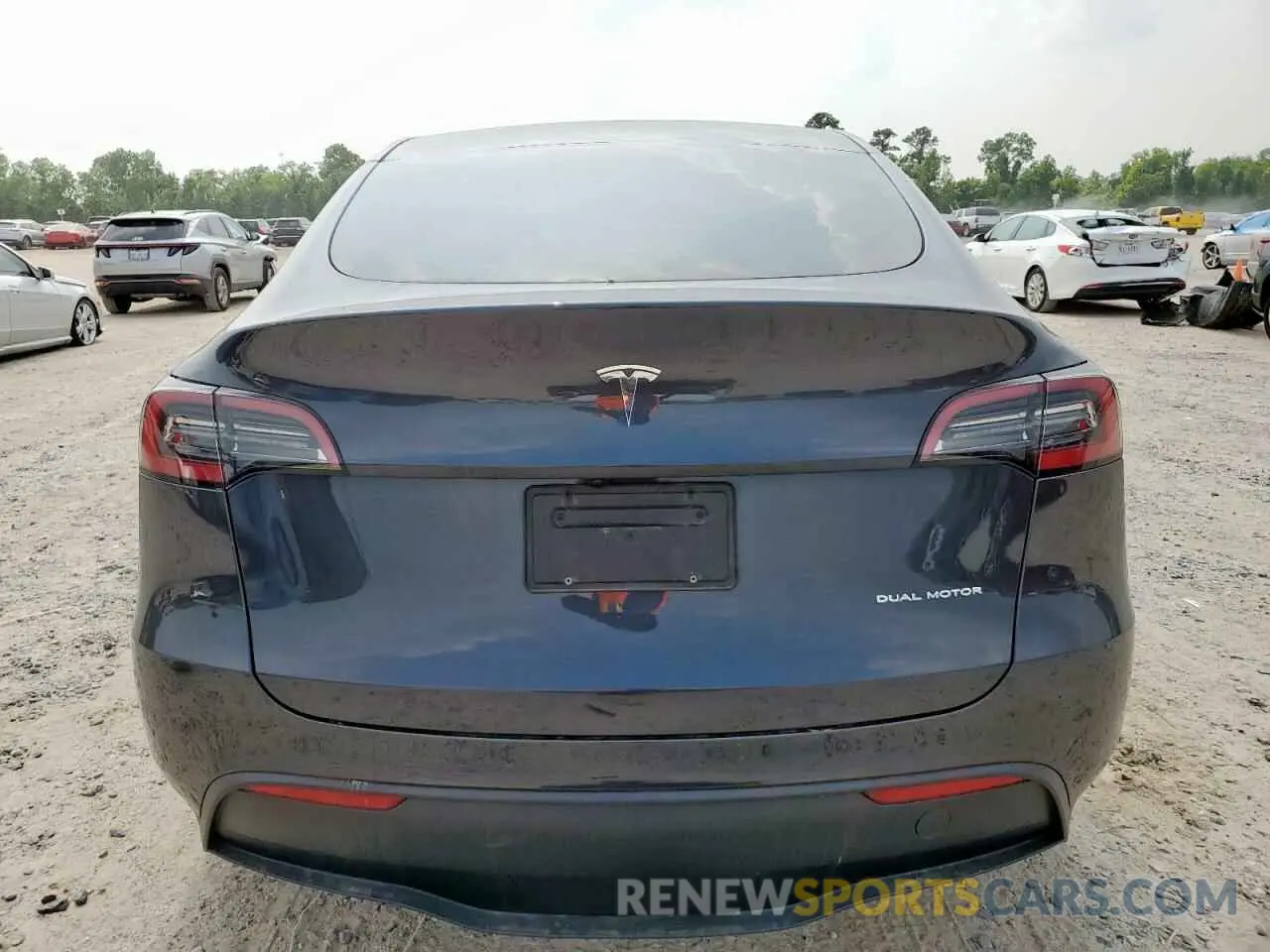 6 Photograph of a damaged car 7SAYGDEE3RA221844 TESLA MODEL Y 2024