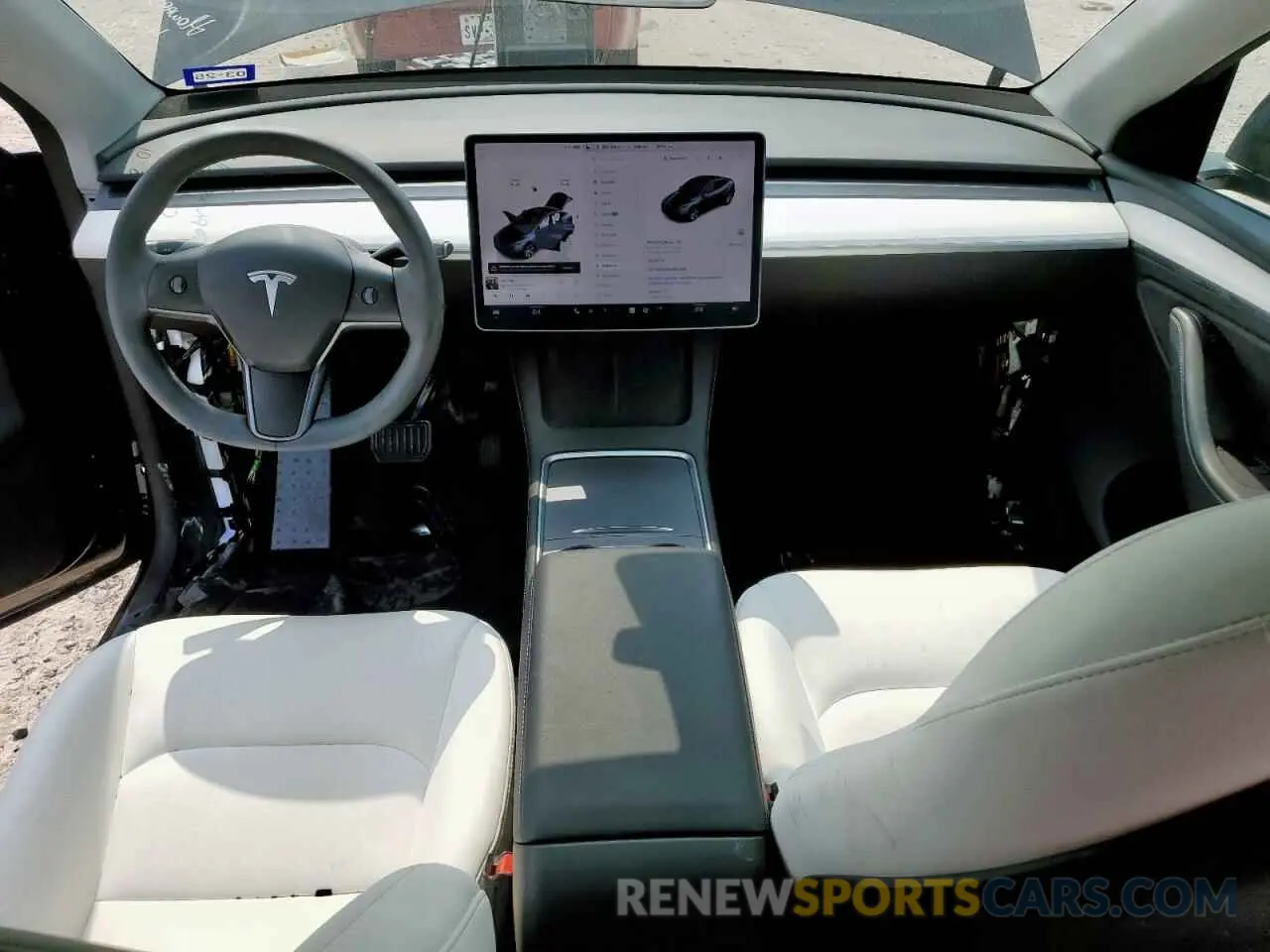 8 Photograph of a damaged car 7SAYGDEE3RA221844 TESLA MODEL Y 2024