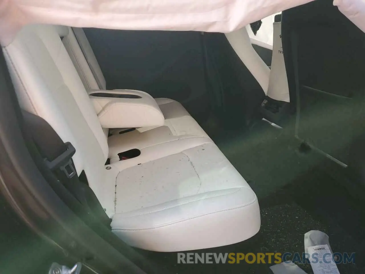 10 Photograph of a damaged car 7SAYGDEE3RA225795 TESLA MODEL Y 2024