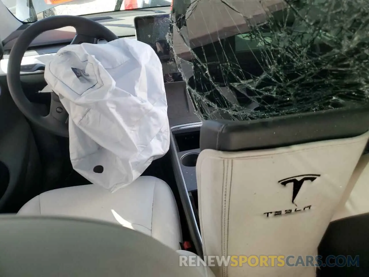 8 Photograph of a damaged car 7SAYGDEE3RA225795 TESLA MODEL Y 2024