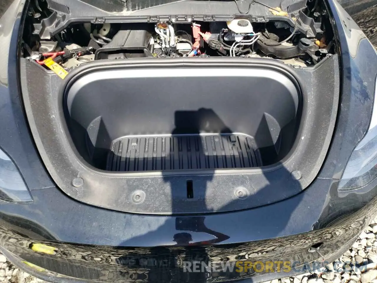 11 Photograph of a damaged car 7SAYGDEE3RA227935 TESLA MODEL Y 2024