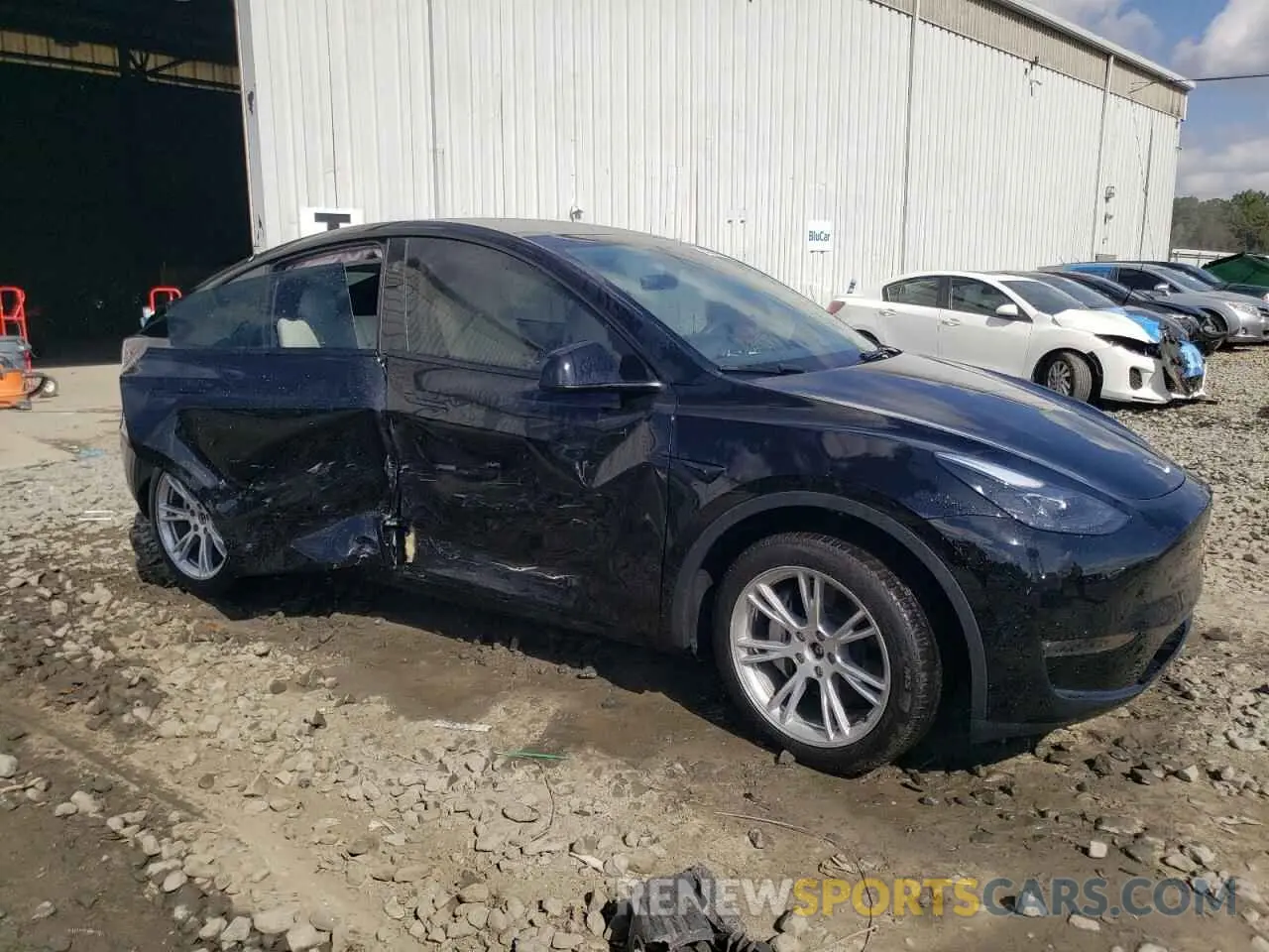 4 Photograph of a damaged car 7SAYGDEE3RA227935 TESLA MODEL Y 2024