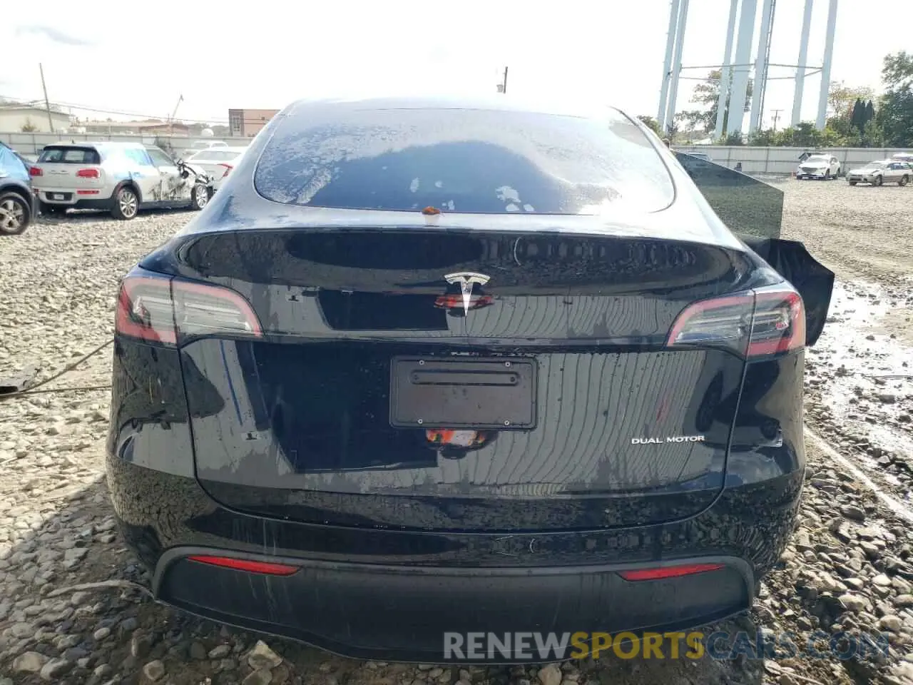 6 Photograph of a damaged car 7SAYGDEE3RA227935 TESLA MODEL Y 2024