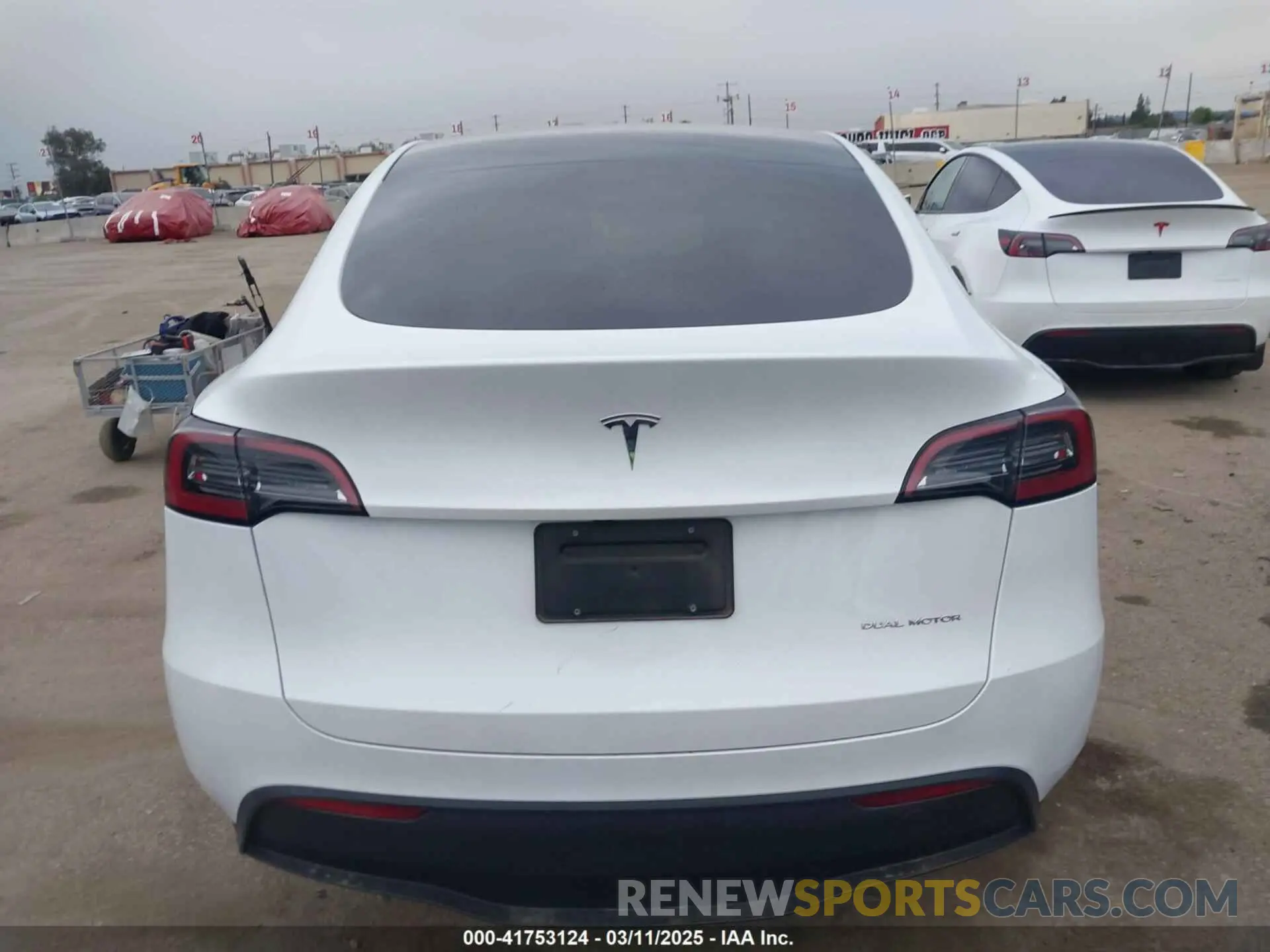 16 Photograph of a damaged car 7SAYGDEE3RA232293 TESLA MODEL Y 2024