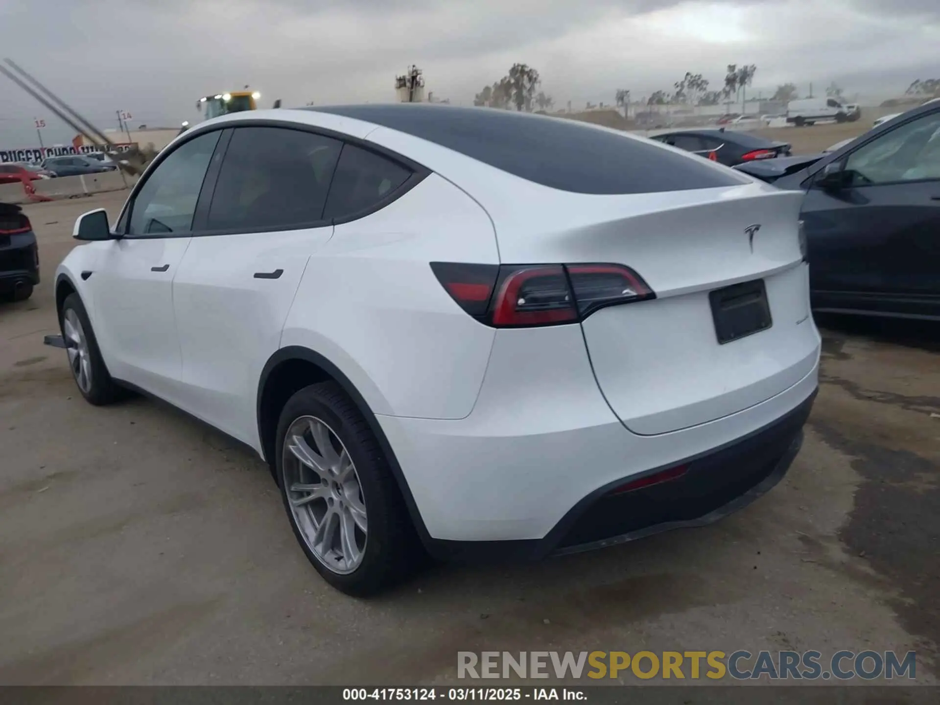 3 Photograph of a damaged car 7SAYGDEE3RA232293 TESLA MODEL Y 2024