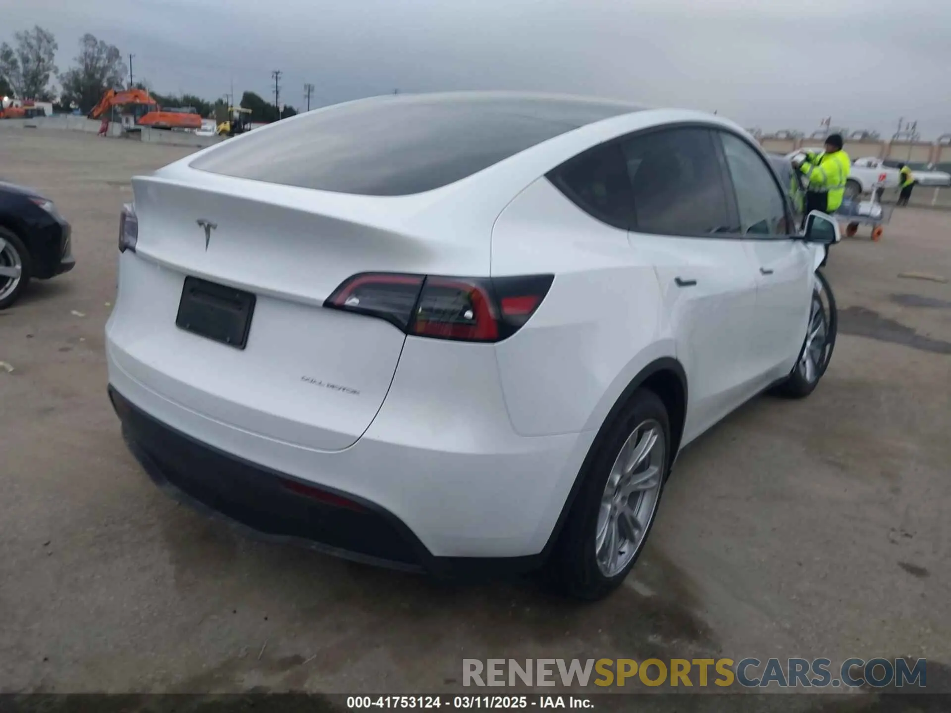 4 Photograph of a damaged car 7SAYGDEE3RA232293 TESLA MODEL Y 2024