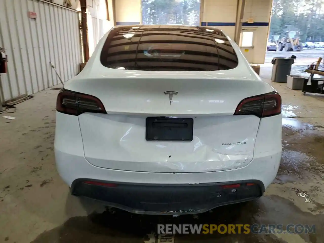 6 Photograph of a damaged car 7SAYGDEE3RA232469 TESLA MODEL Y 2024