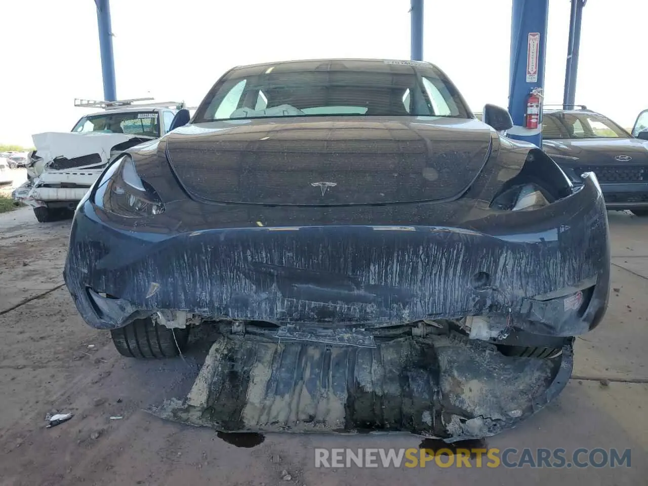 5 Photograph of a damaged car 7SAYGDEE3RA235002 TESLA MODEL Y 2024