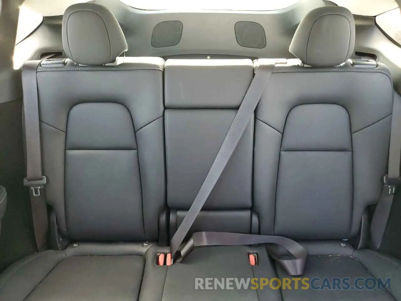 10 Photograph of a damaged car 7SAYGDEE3RA249434 TESLA MODEL Y 2024