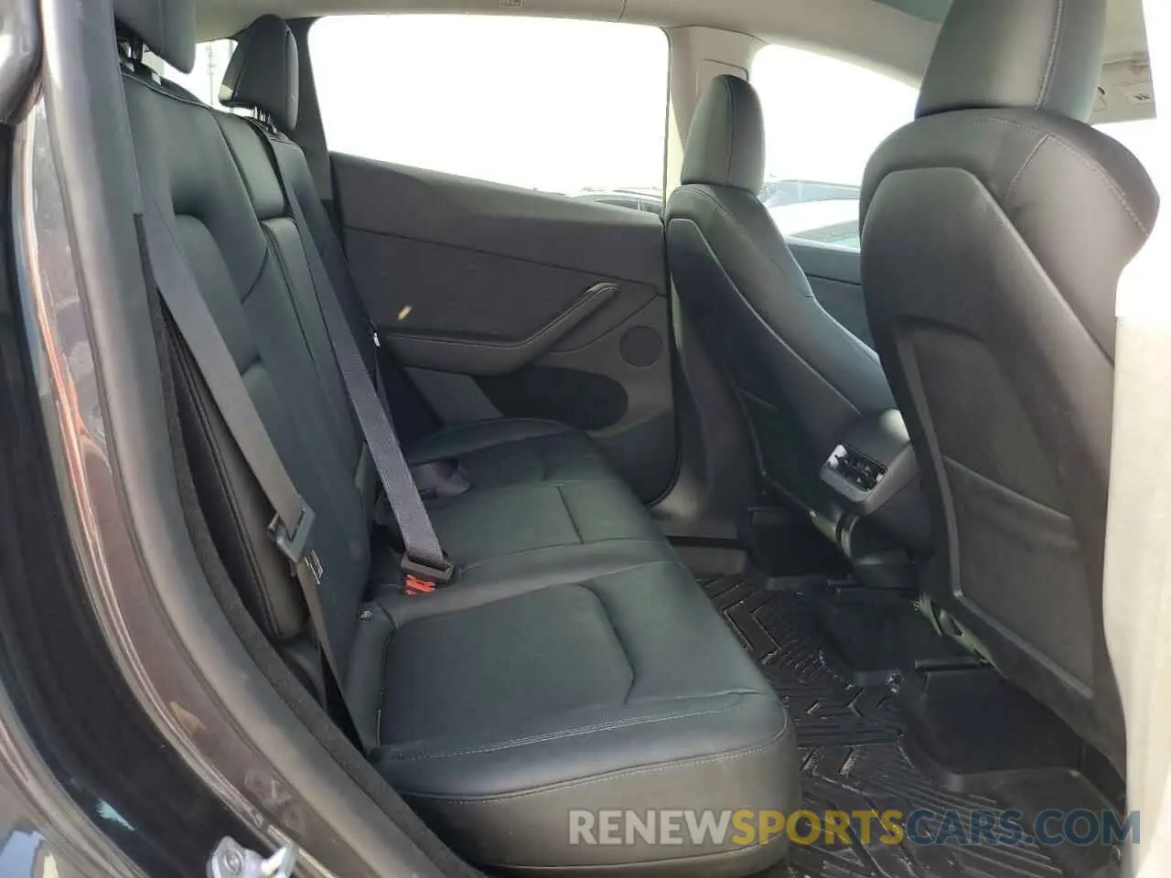 11 Photograph of a damaged car 7SAYGDEE3RA249434 TESLA MODEL Y 2024