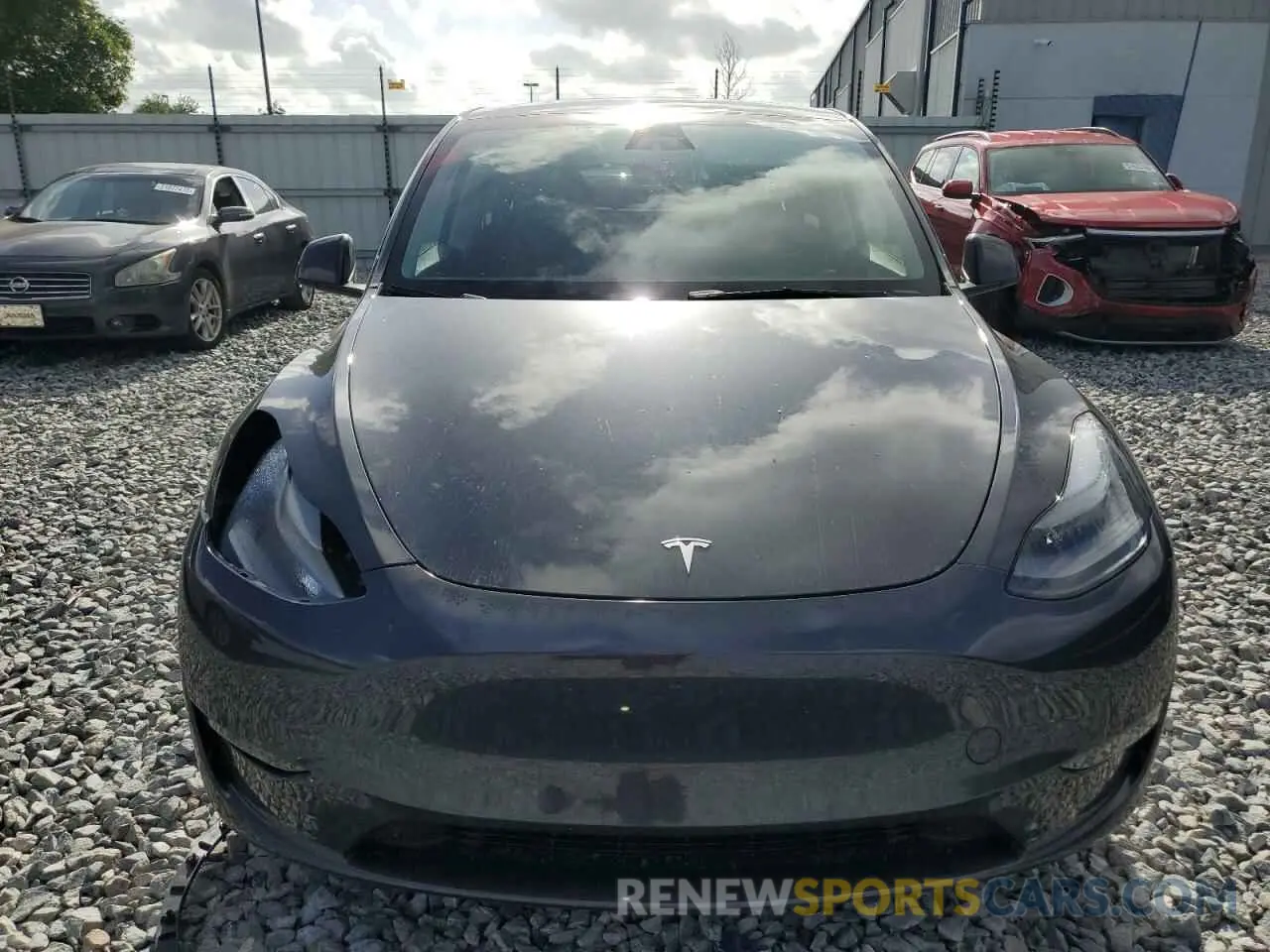 5 Photograph of a damaged car 7SAYGDEE3RA249434 TESLA MODEL Y 2024