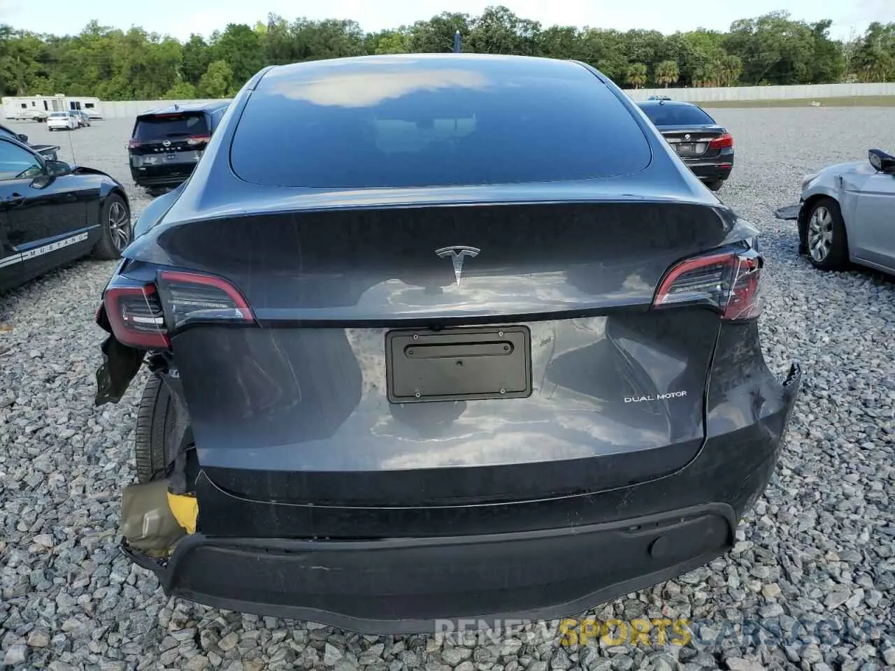 6 Photograph of a damaged car 7SAYGDEE3RA249434 TESLA MODEL Y 2024