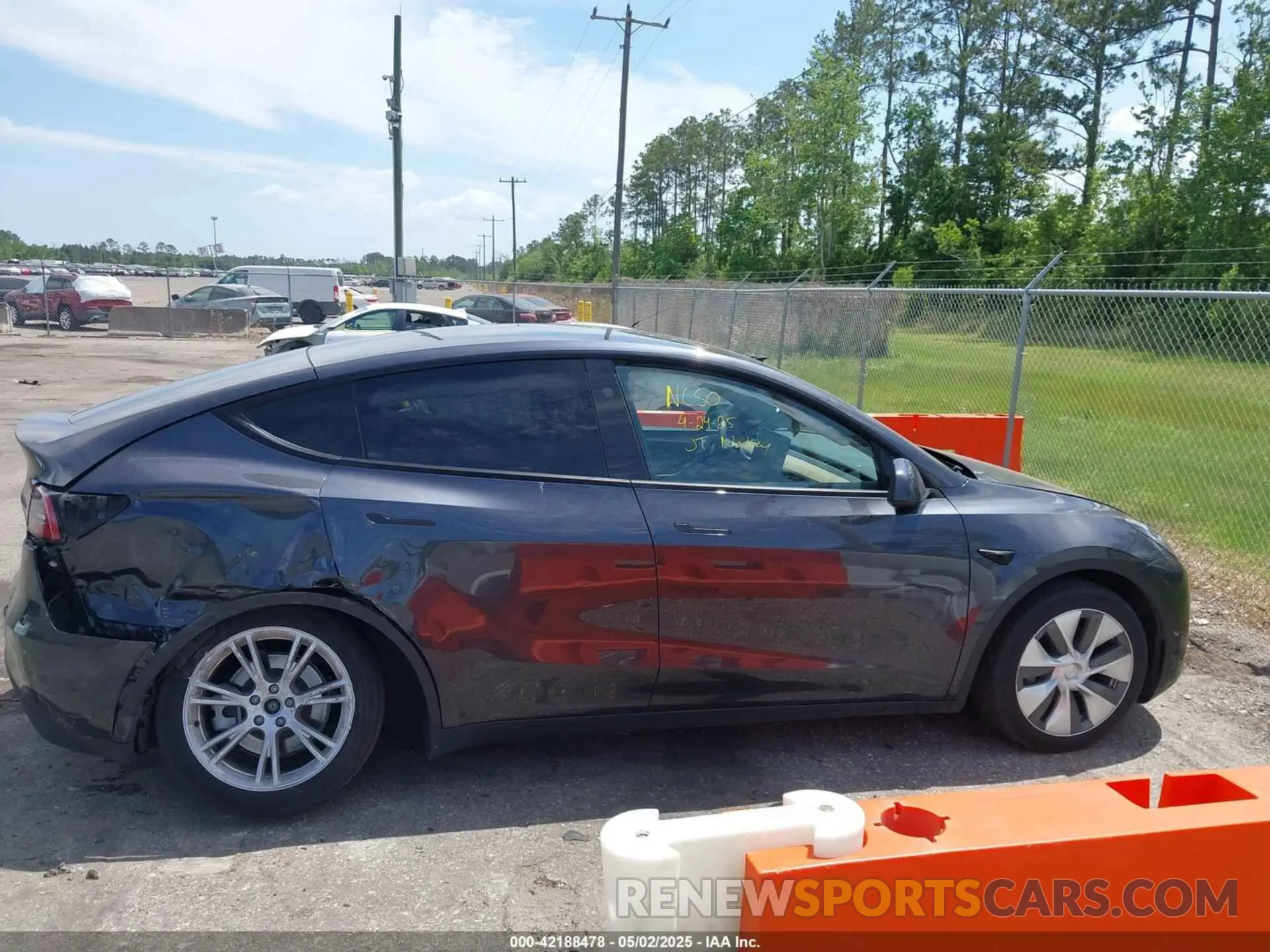 12 Photograph of a damaged car 7SAYGDEE3RA253127 TESLA MODEL Y 2024
