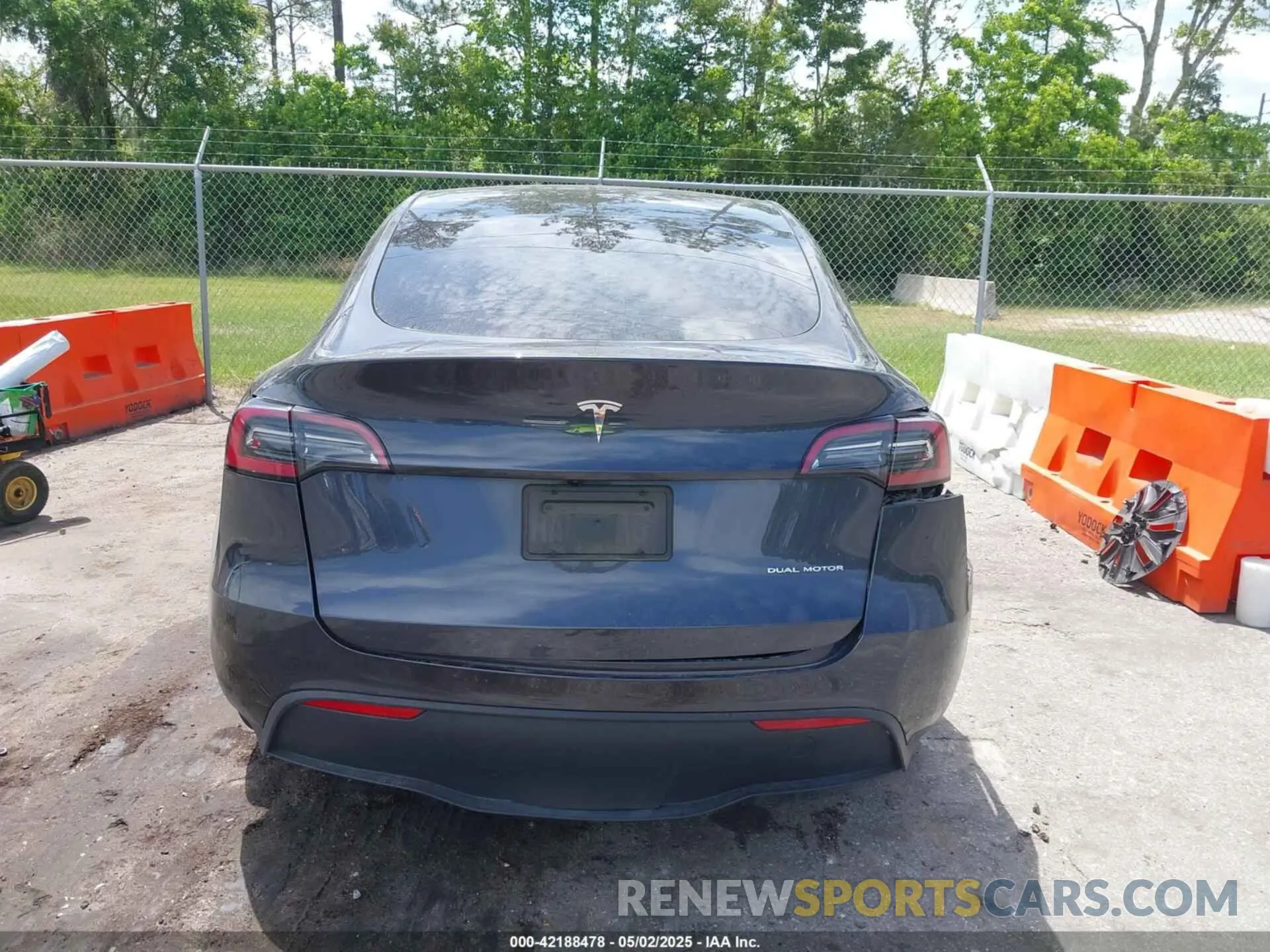 15 Photograph of a damaged car 7SAYGDEE3RA253127 TESLA MODEL Y 2024