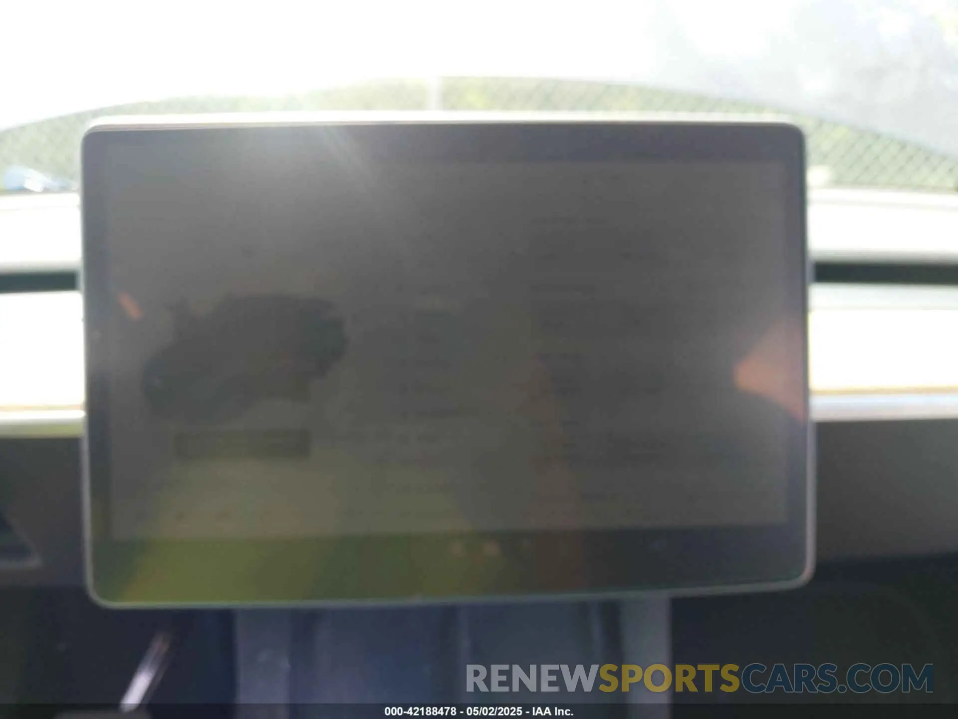 17 Photograph of a damaged car 7SAYGDEE3RA253127 TESLA MODEL Y 2024