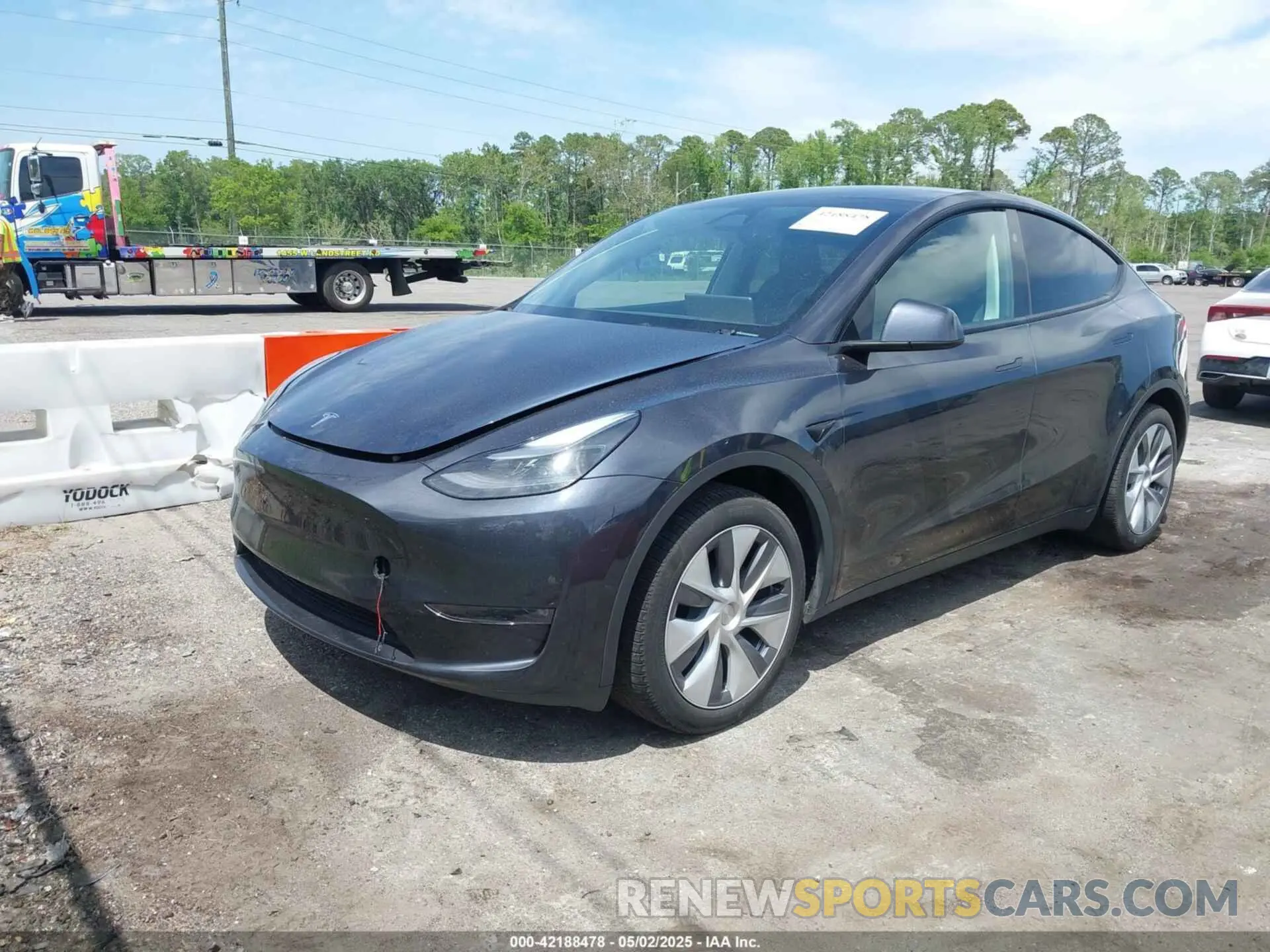 2 Photograph of a damaged car 7SAYGDEE3RA253127 TESLA MODEL Y 2024
