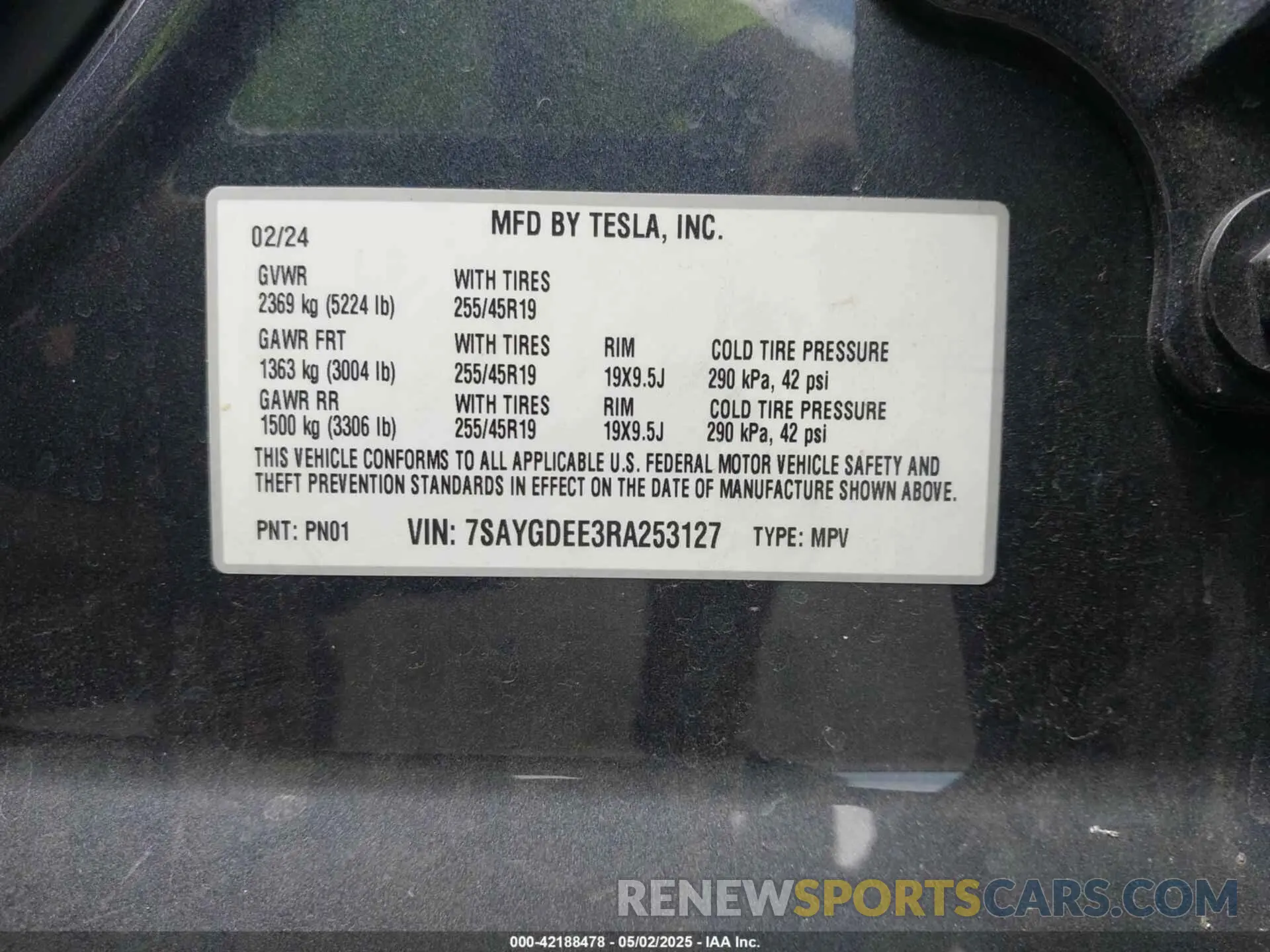 9 Photograph of a damaged car 7SAYGDEE3RA253127 TESLA MODEL Y 2024