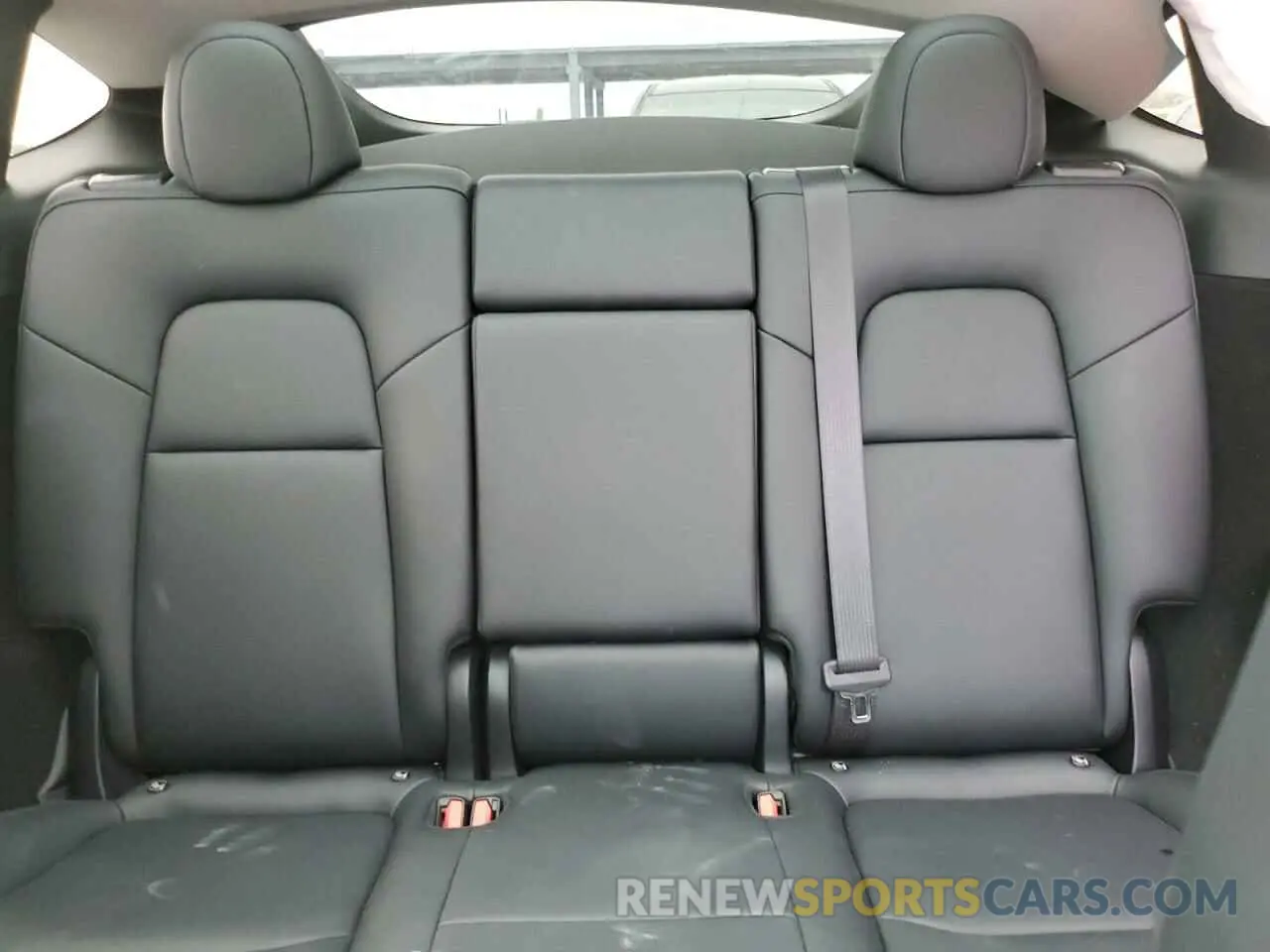 10 Photograph of a damaged car 7SAYGDEE3RA253354 TESLA MODEL Y 2024