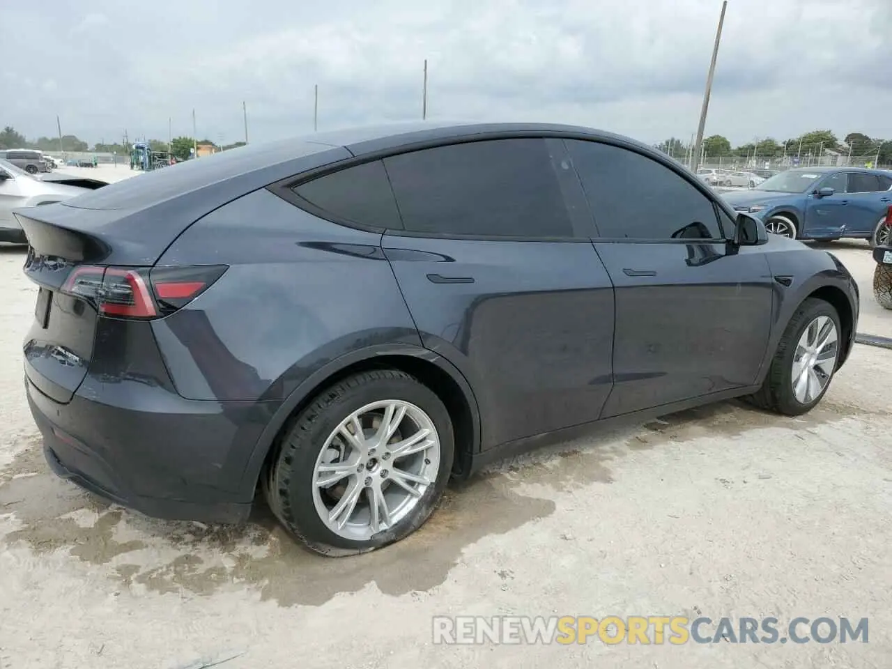 3 Photograph of a damaged car 7SAYGDEE3RA253354 TESLA MODEL Y 2024