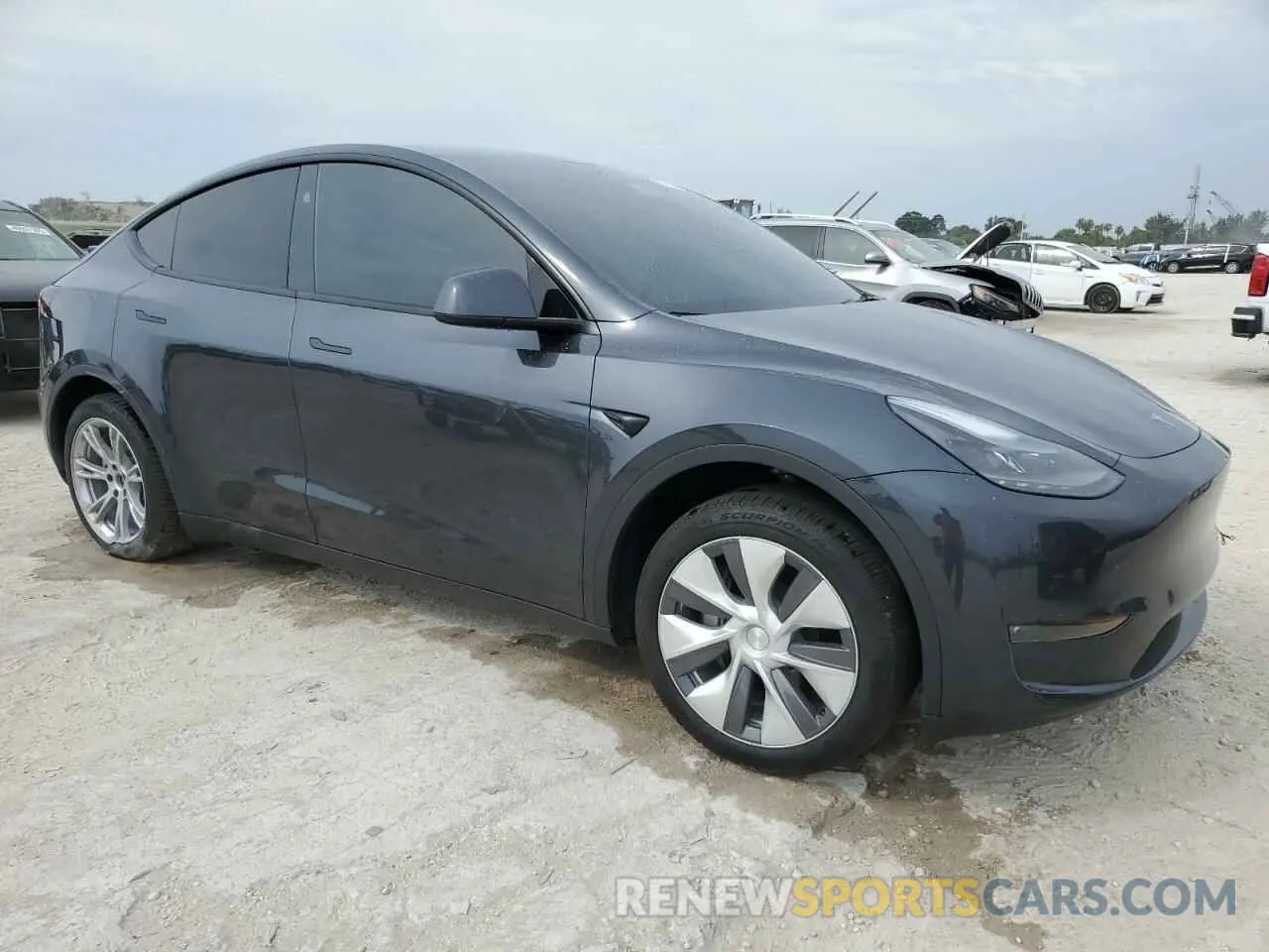 4 Photograph of a damaged car 7SAYGDEE3RA253354 TESLA MODEL Y 2024