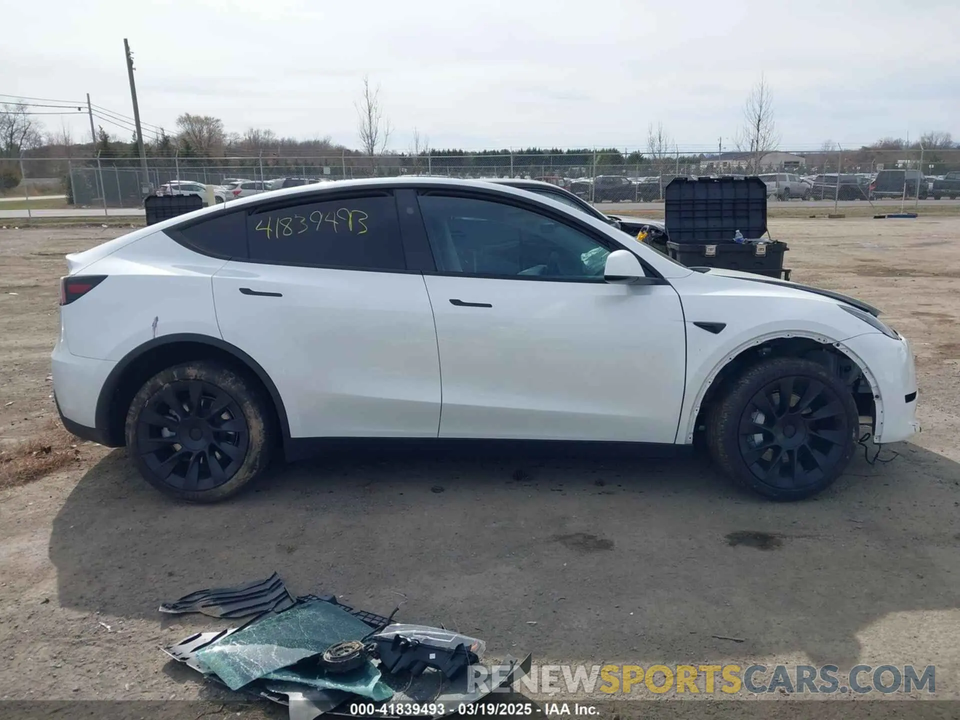 13 Photograph of a damaged car 7SAYGDEE3RA258490 TESLA MODEL Y 2024