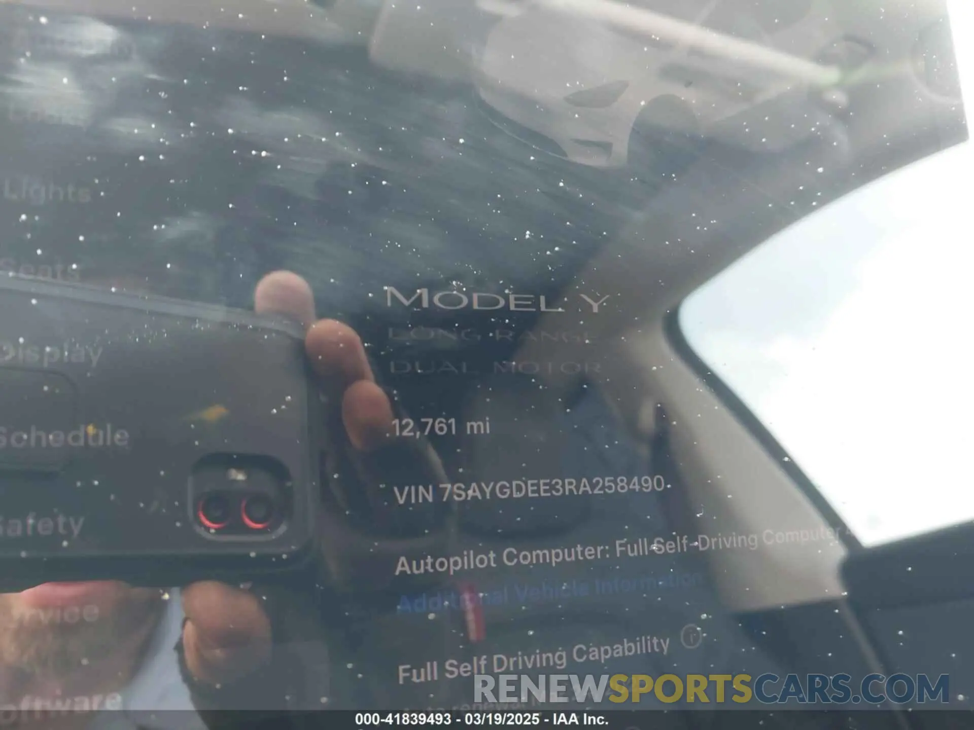 15 Photograph of a damaged car 7SAYGDEE3RA258490 TESLA MODEL Y 2024