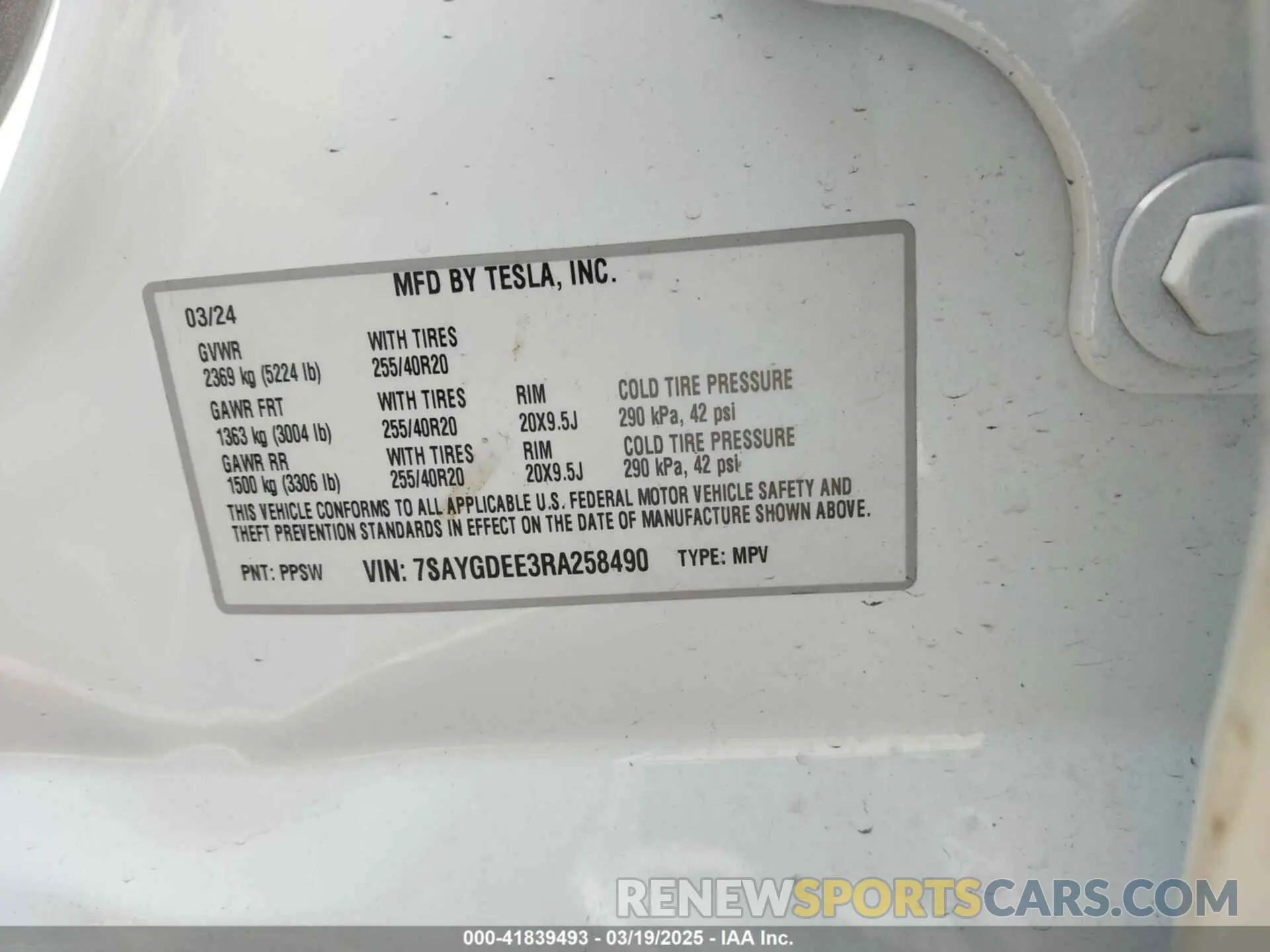 9 Photograph of a damaged car 7SAYGDEE3RA258490 TESLA MODEL Y 2024