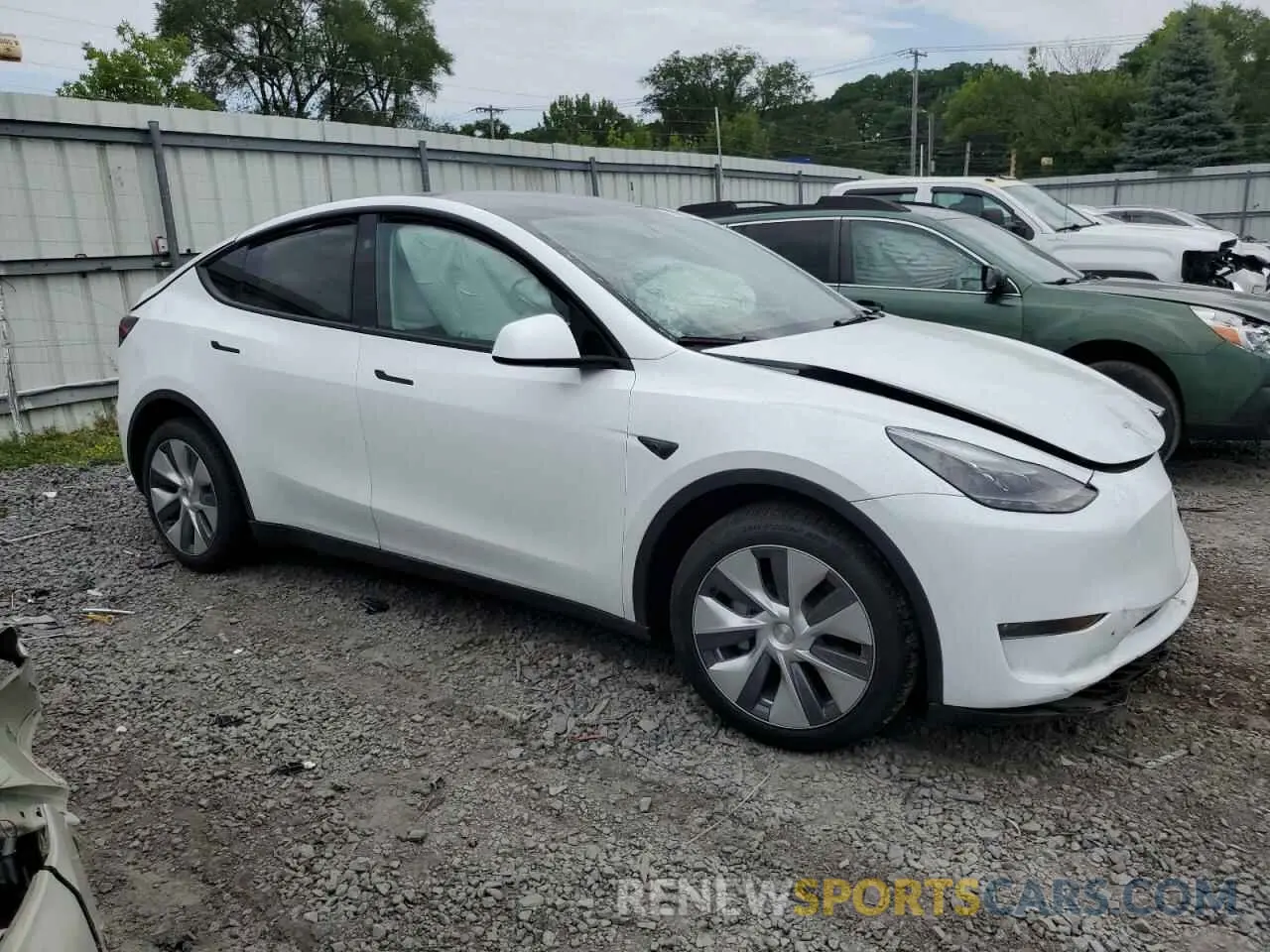4 Photograph of a damaged car 7SAYGDEE3RA262264 TESLA MODEL Y 2024