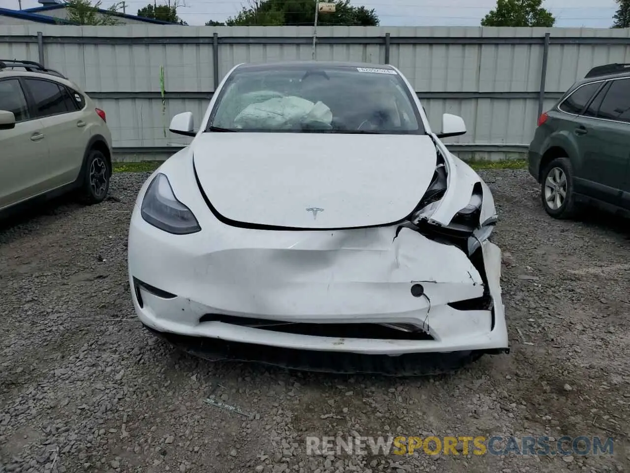 5 Photograph of a damaged car 7SAYGDEE3RA262264 TESLA MODEL Y 2024