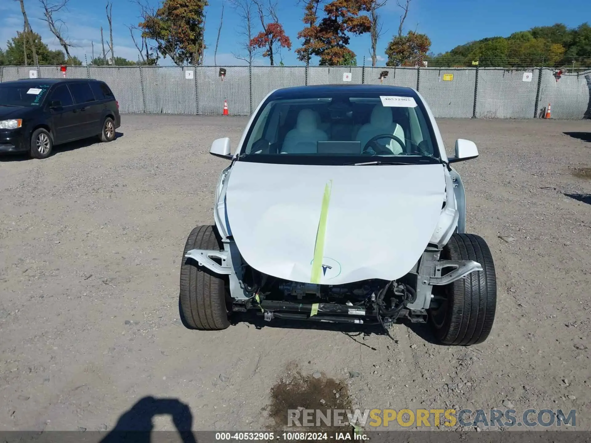 12 Photograph of a damaged car 7SAYGDEE3RA274687 TESLA MODEL Y 2024