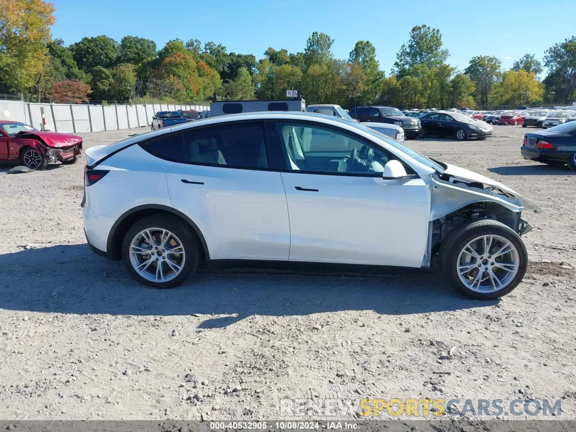 13 Photograph of a damaged car 7SAYGDEE3RA274687 TESLA MODEL Y 2024