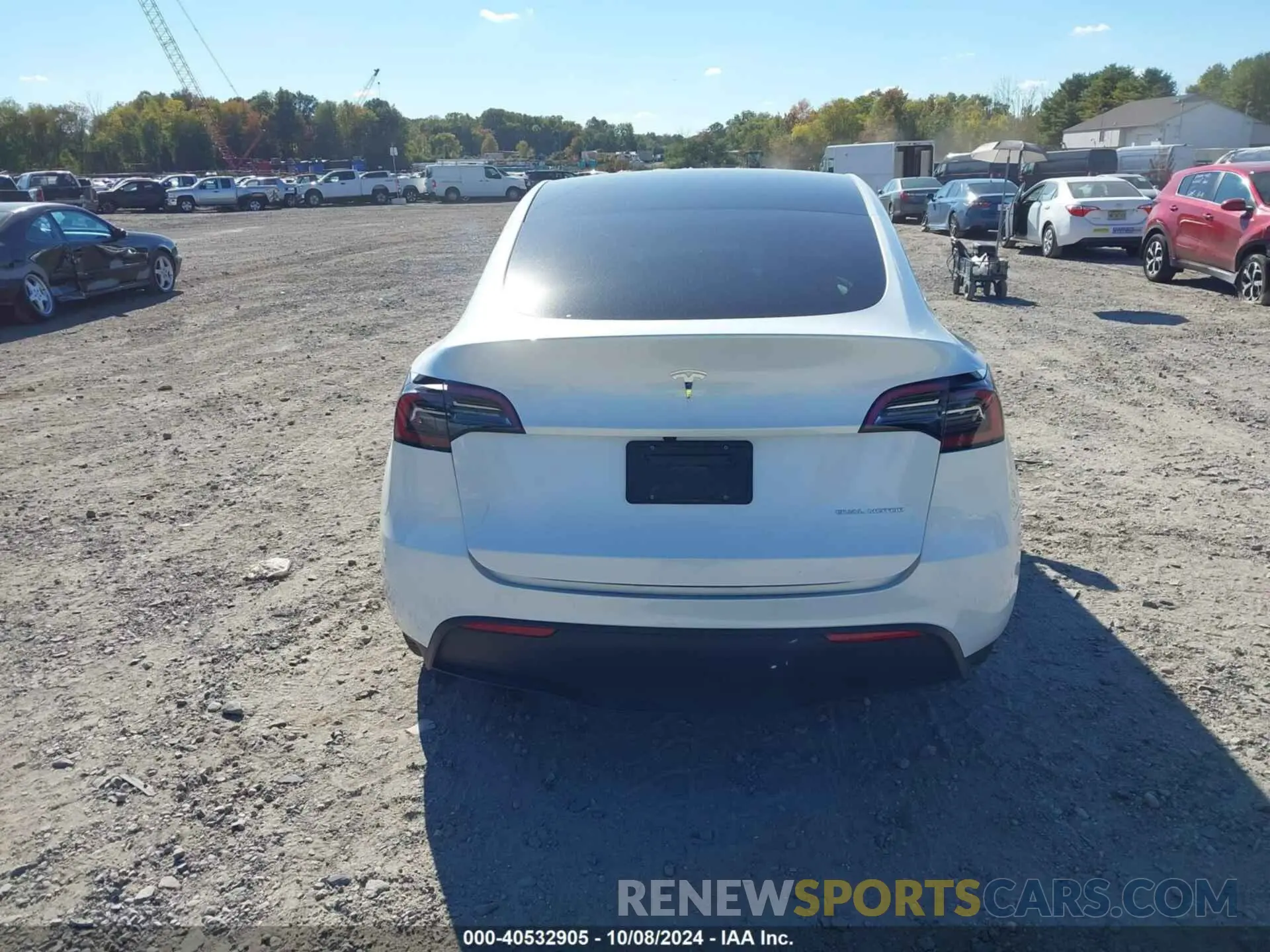 16 Photograph of a damaged car 7SAYGDEE3RA274687 TESLA MODEL Y 2024