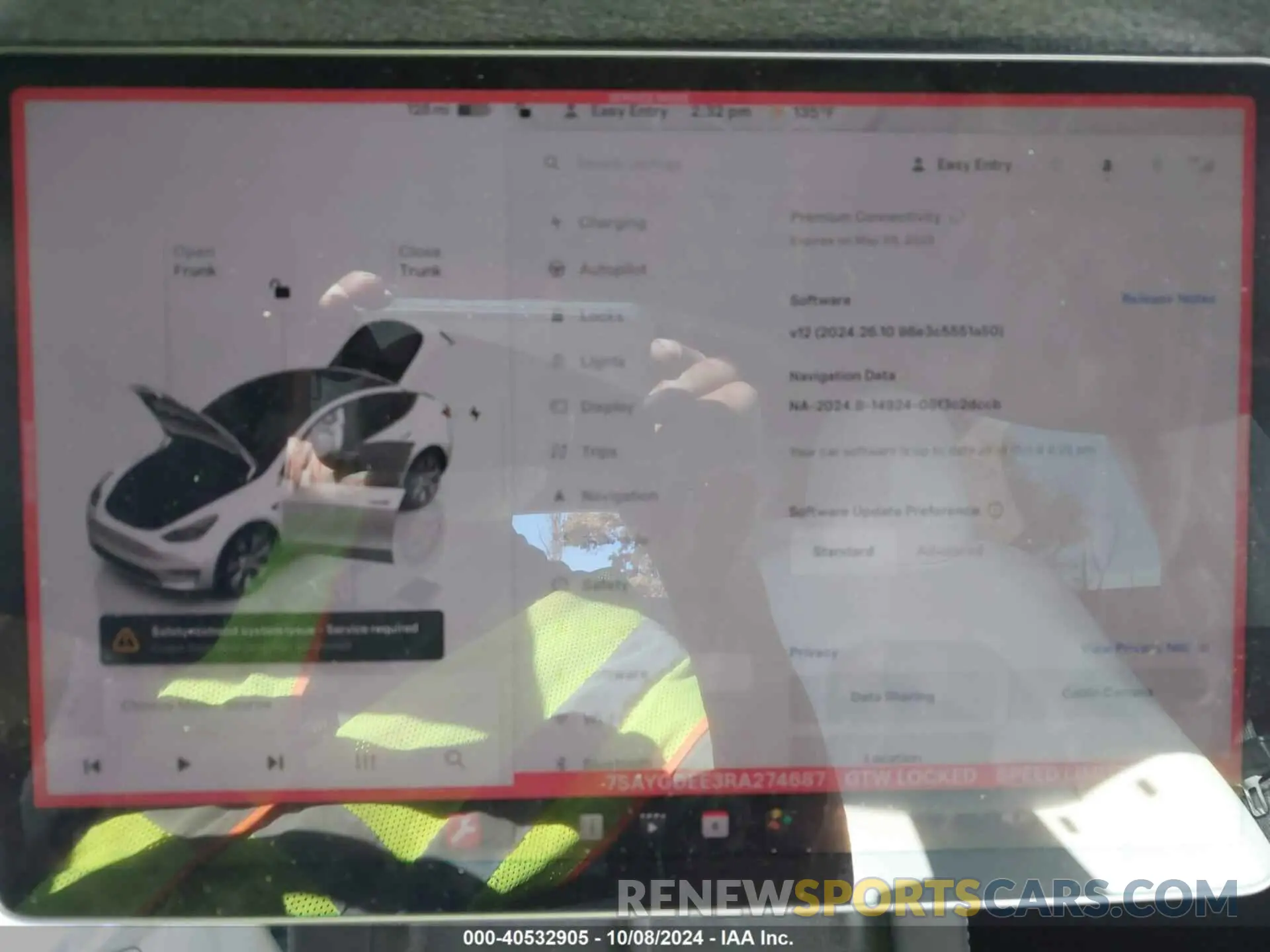18 Photograph of a damaged car 7SAYGDEE3RA274687 TESLA MODEL Y 2024