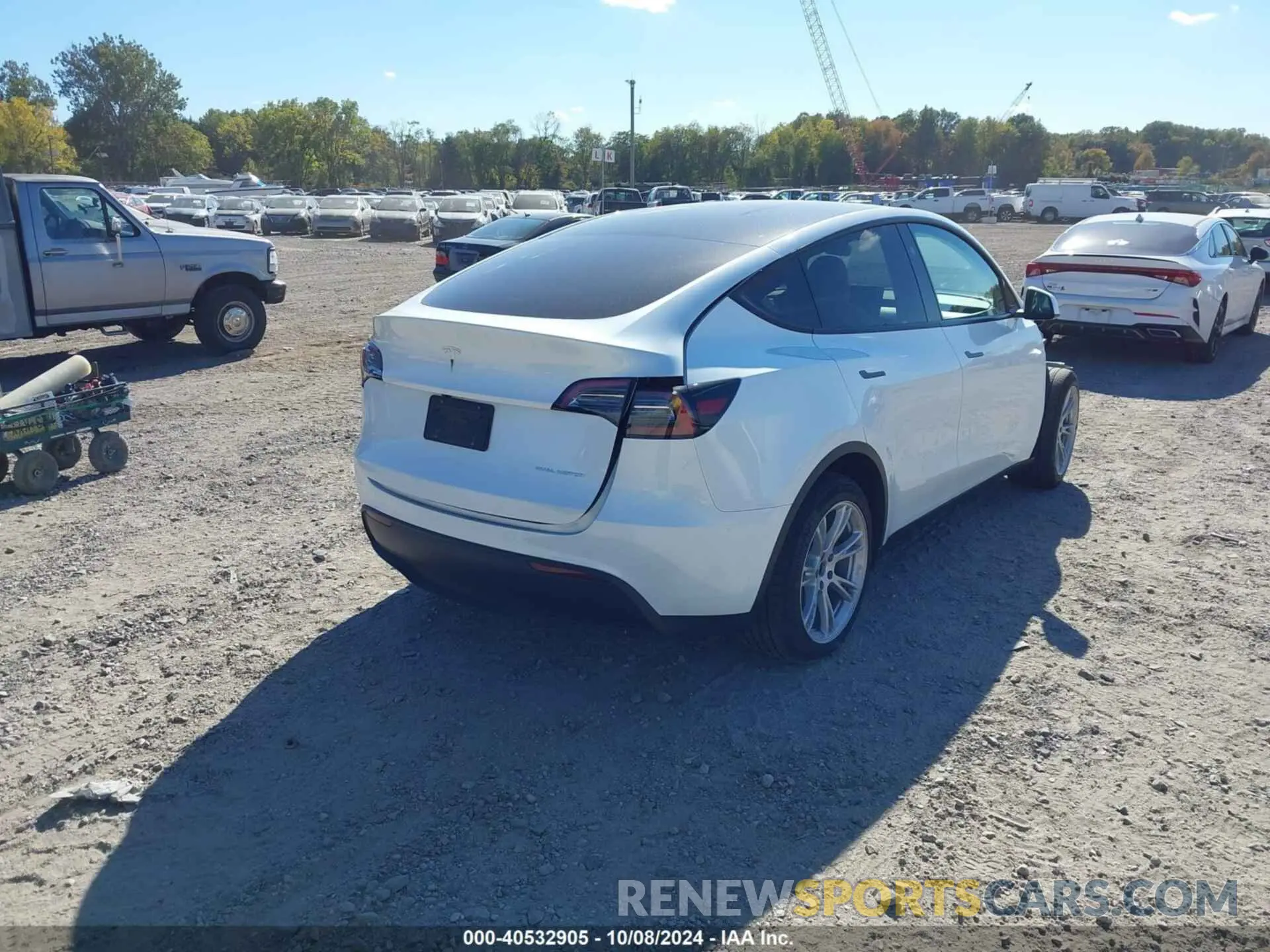 4 Photograph of a damaged car 7SAYGDEE3RA274687 TESLA MODEL Y 2024