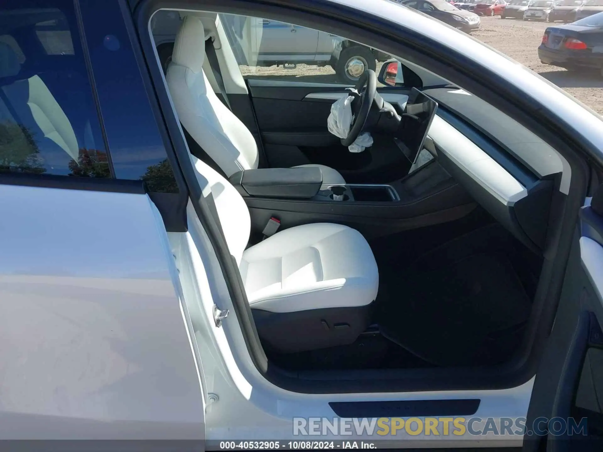 5 Photograph of a damaged car 7SAYGDEE3RA274687 TESLA MODEL Y 2024
