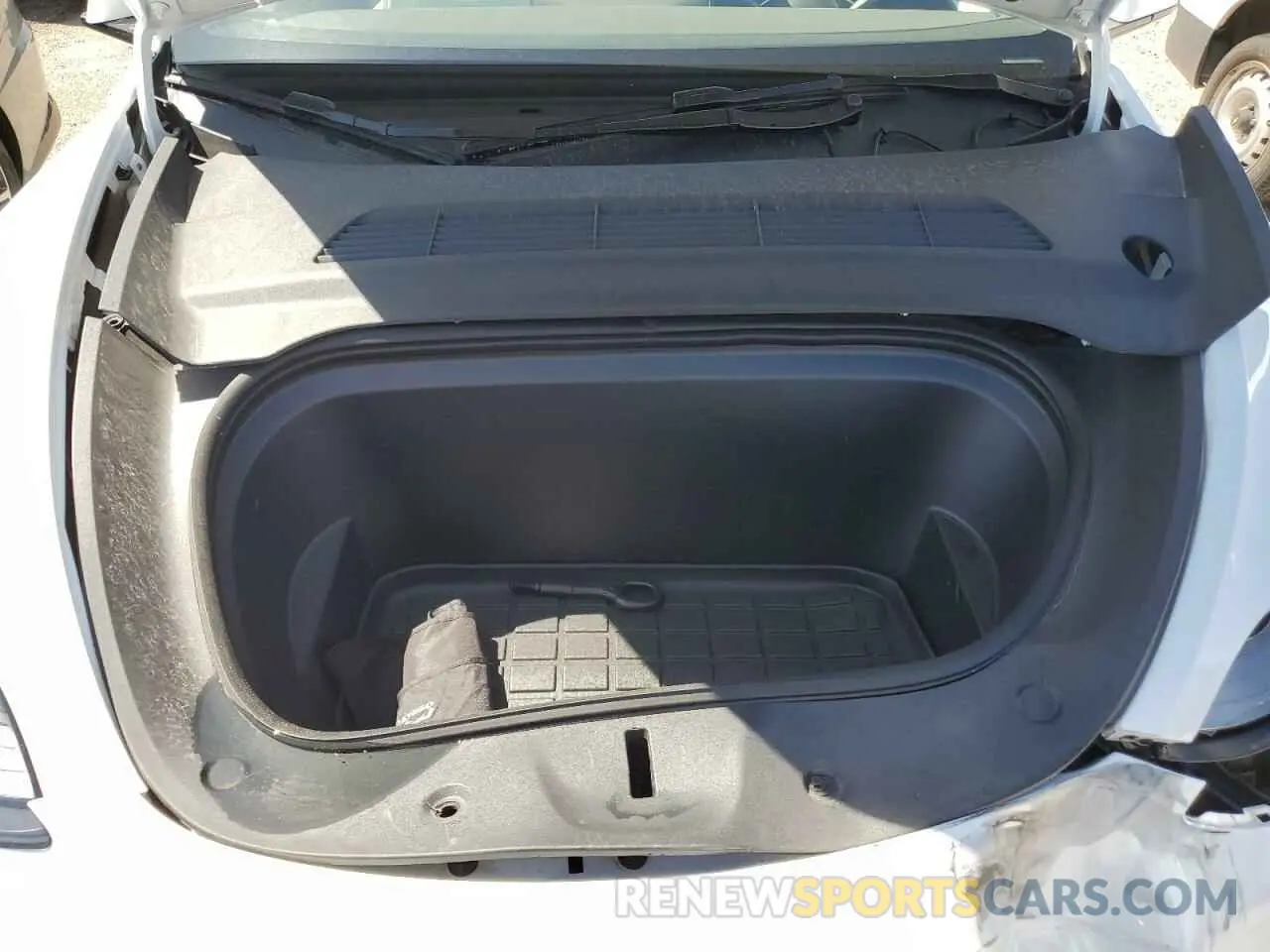 11 Photograph of a damaged car 7SAYGDEE3RA278884 TESLA MODEL Y 2024