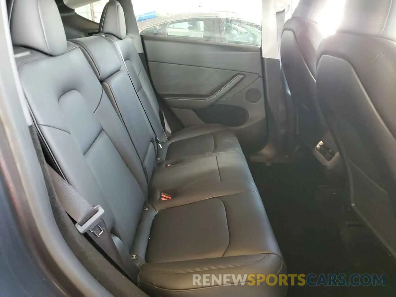 10 Photograph of a damaged car 7SAYGDEE3RA280814 TESLA MODEL Y 2024