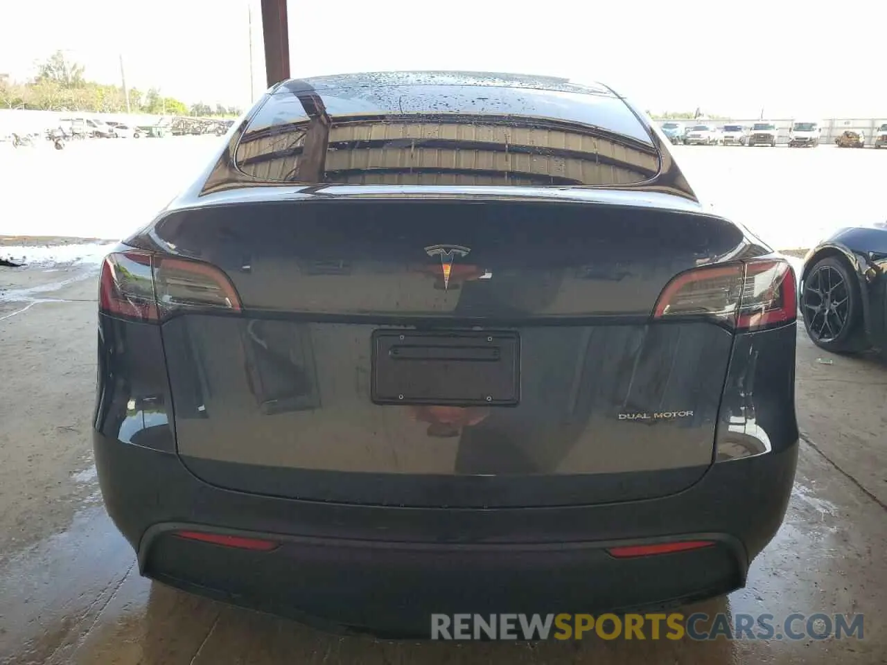 6 Photograph of a damaged car 7SAYGDEE3RA280814 TESLA MODEL Y 2024