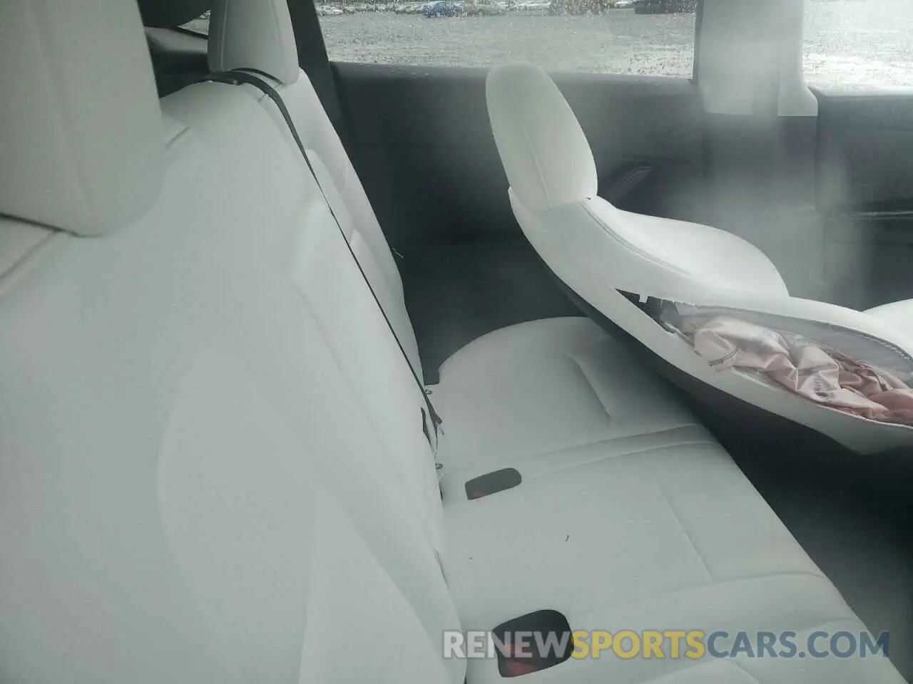 10 Photograph of a damaged car 7SAYGDEE3RA283311 TESLA MODEL Y 2024