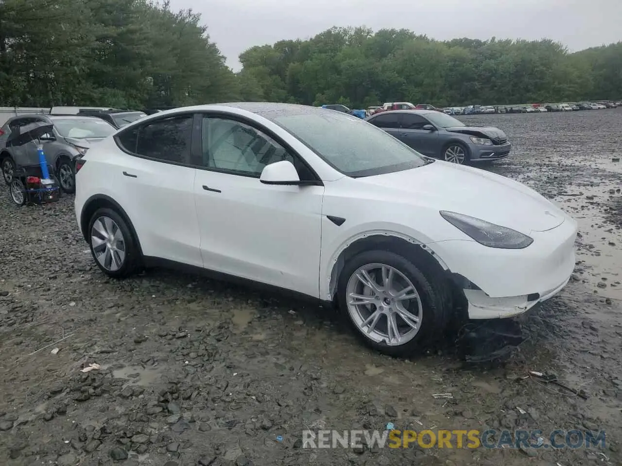 4 Photograph of a damaged car 7SAYGDEE3RA283311 TESLA MODEL Y 2024