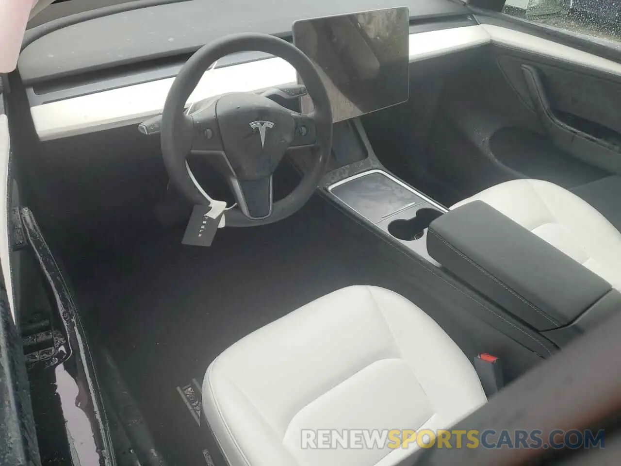 8 Photograph of a damaged car 7SAYGDEE3RA283311 TESLA MODEL Y 2024