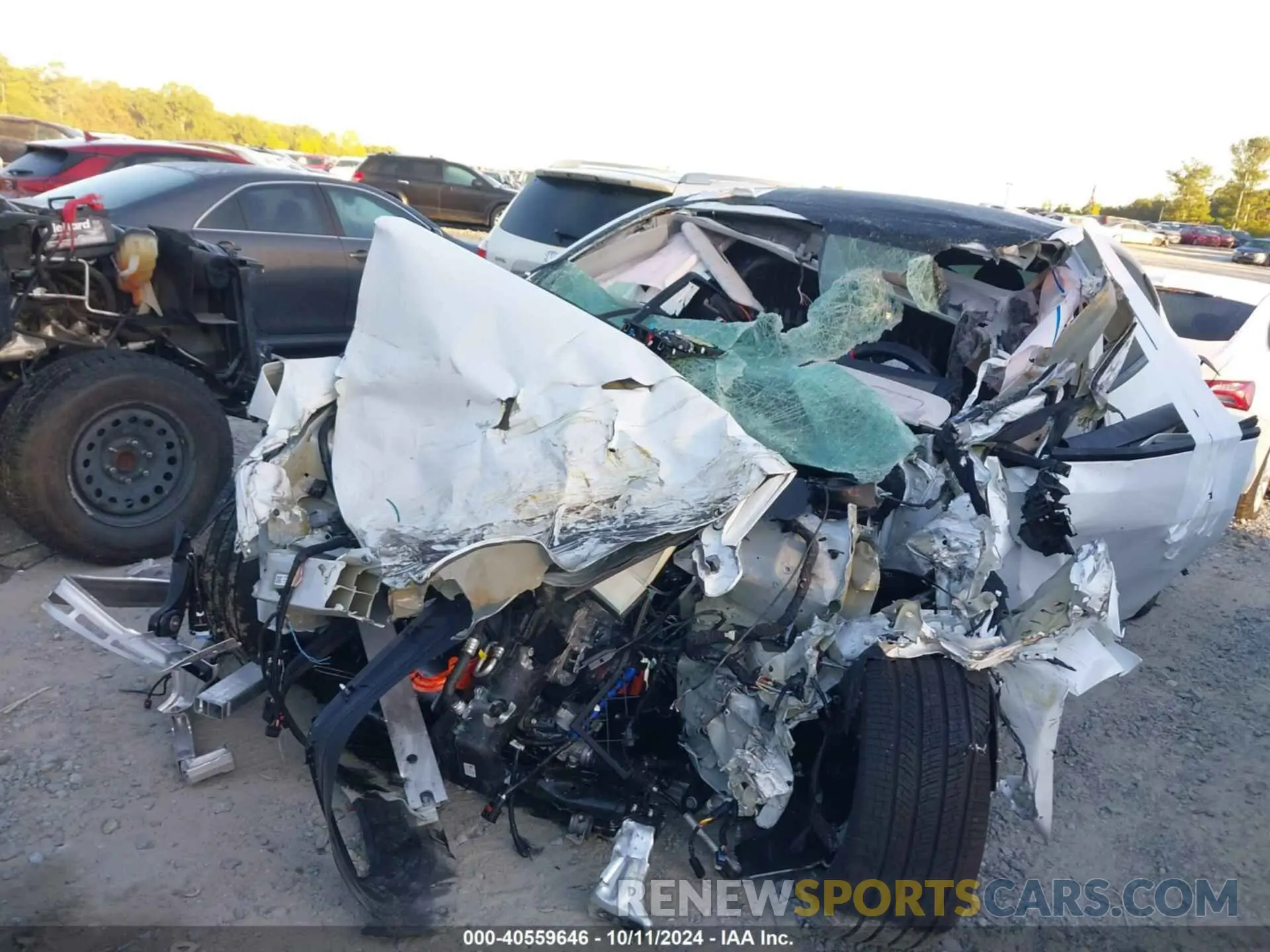 6 Photograph of a damaged car 7SAYGDEE3RA317909 TESLA MODEL Y 2024